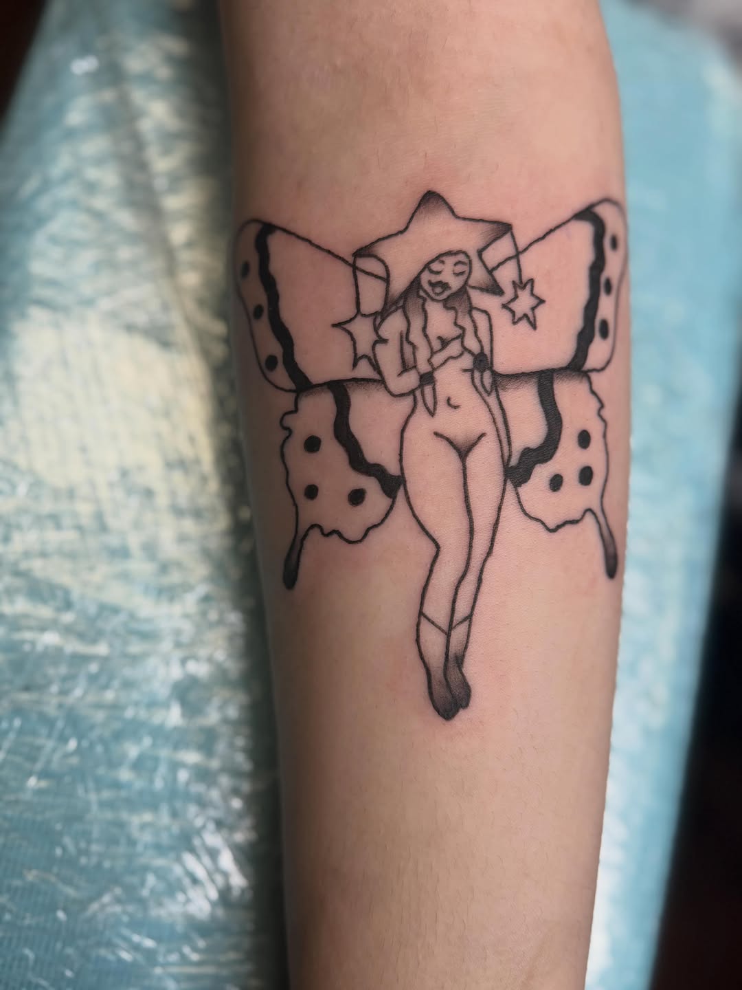 Tattoo by @saintsicaria — black_and_grey