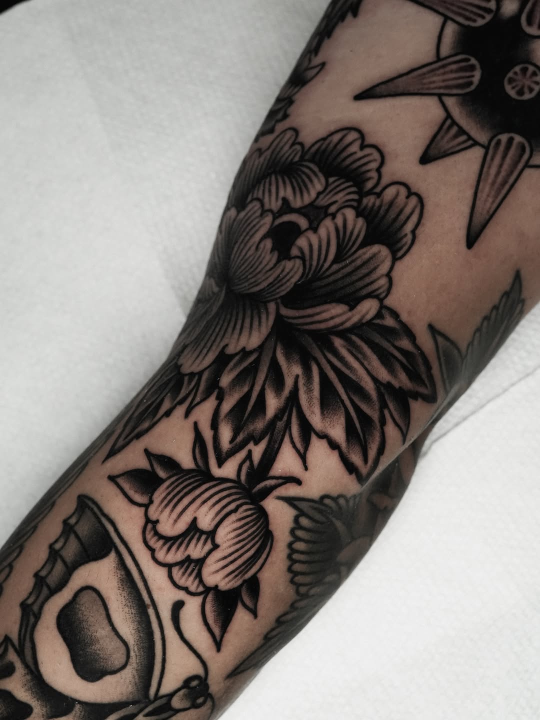 Tattoo by @robinson.tattoo โ american_traditional, black_and_grey