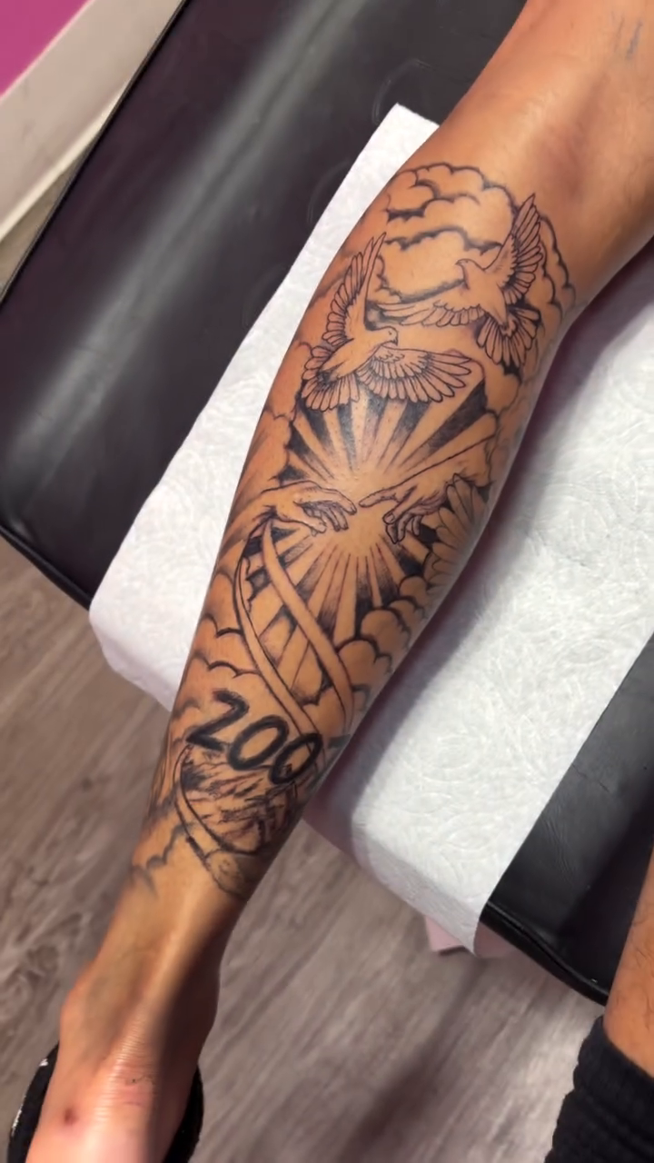 Tattoo by @pinklavishtattoos โ black_and_grey, illustrative