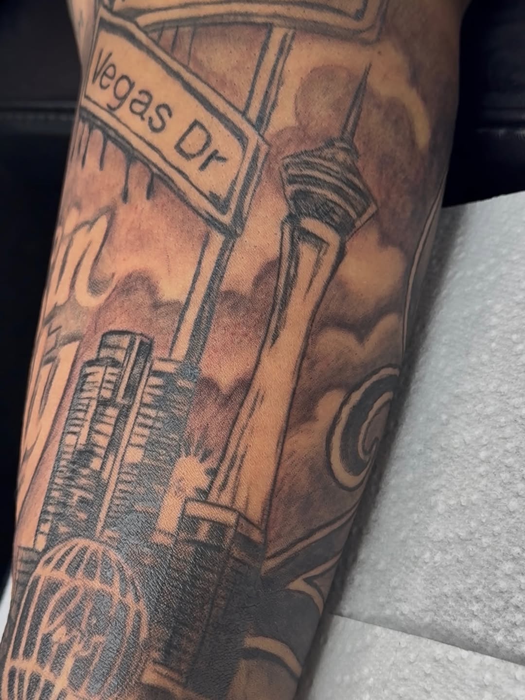 Tattoo by @beto.tattooo — black_and_grey, illustrative