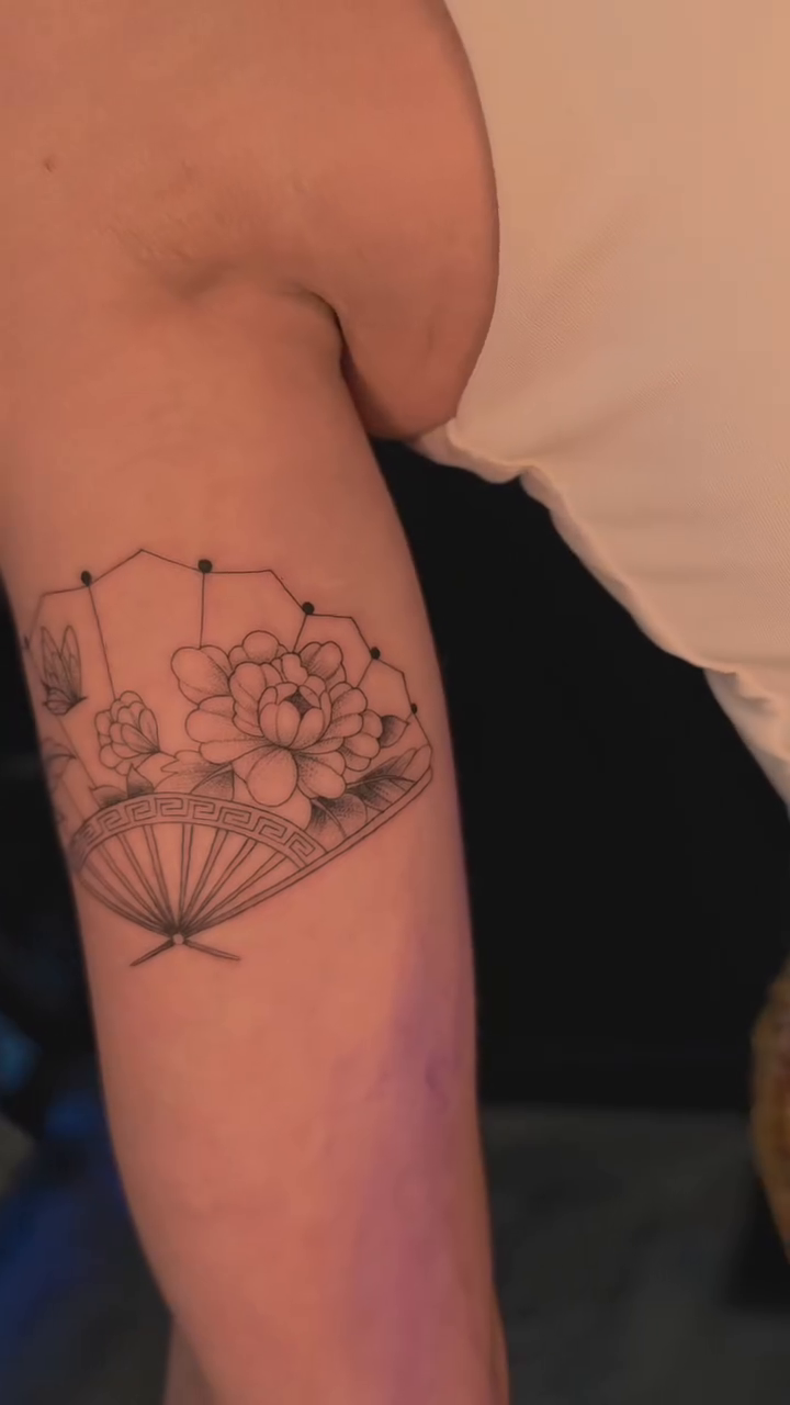 Tattoo by @miak.tattoo โ fine_line, japanese_irezumi
