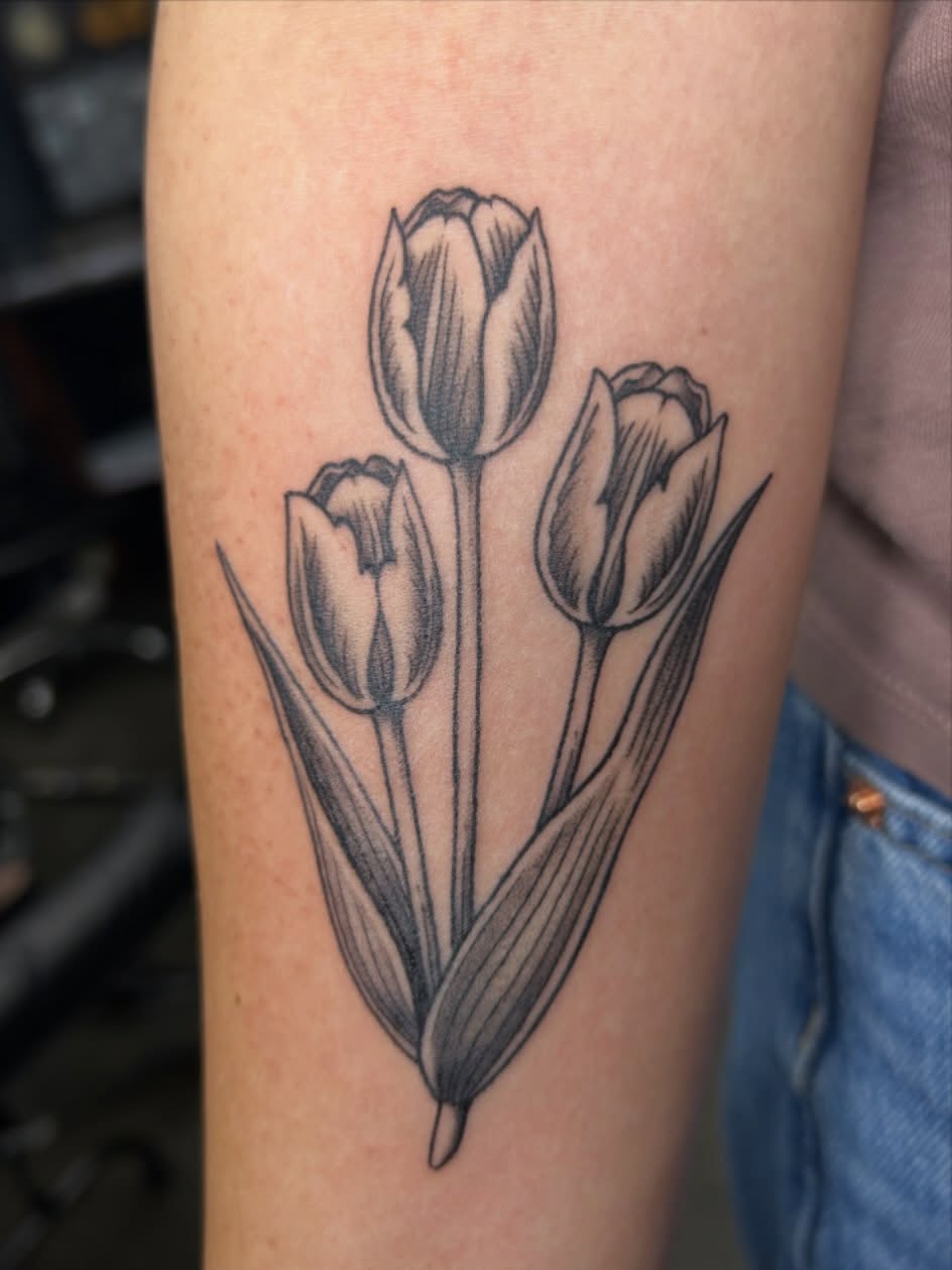 Tattoo by @nellycattattoos โ black_and_grey, illustrative