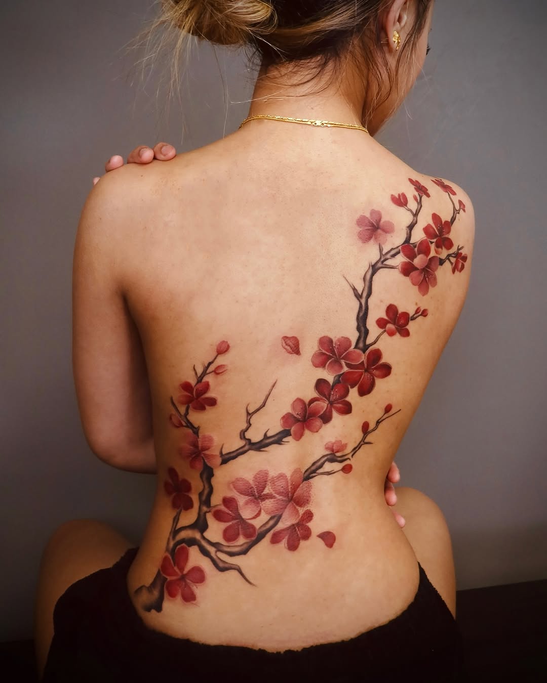 Tattoo by @minaa.ink — illustrative, realism