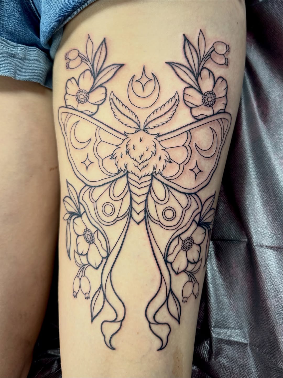 Tattoo by @sxmantha_jane — illustrative, fine_line