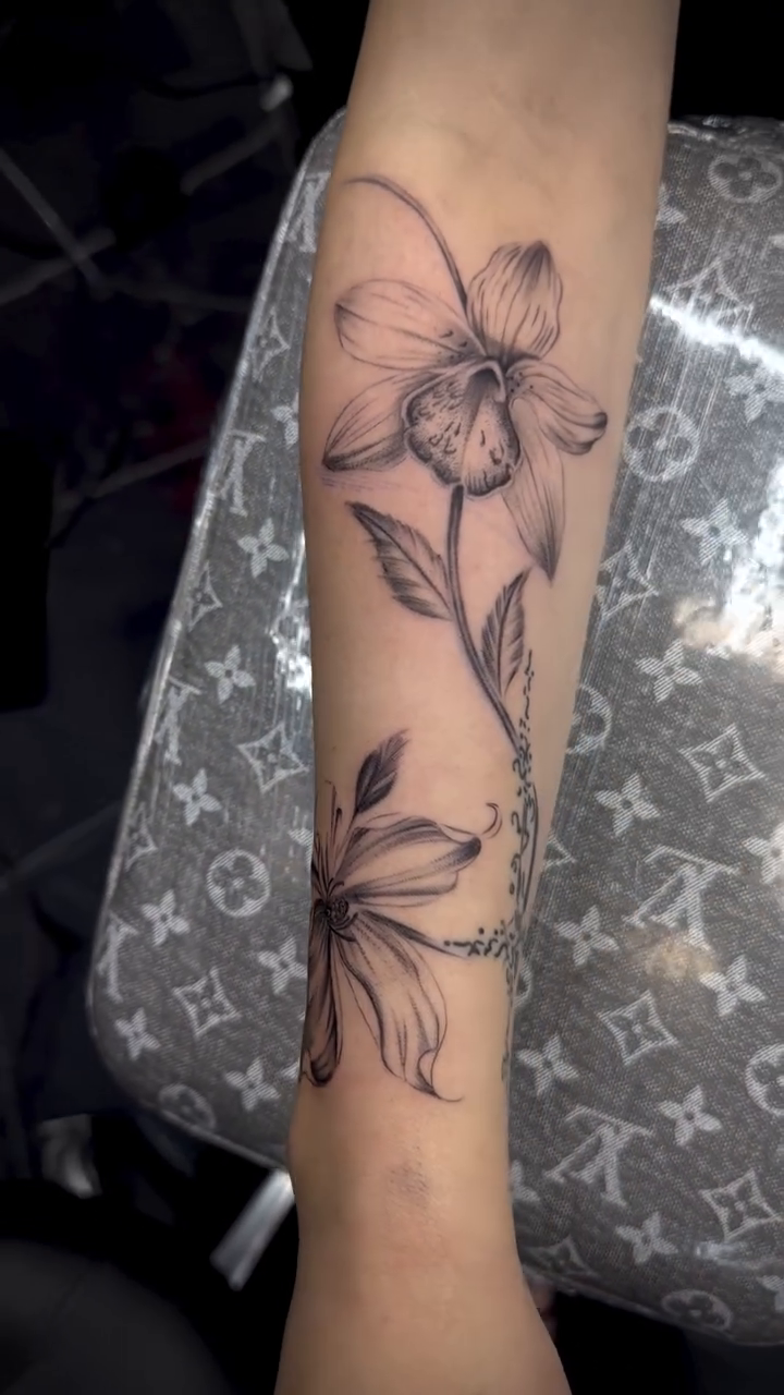 Tattoo by @fuxwithamber β fine_line, black_and_grey