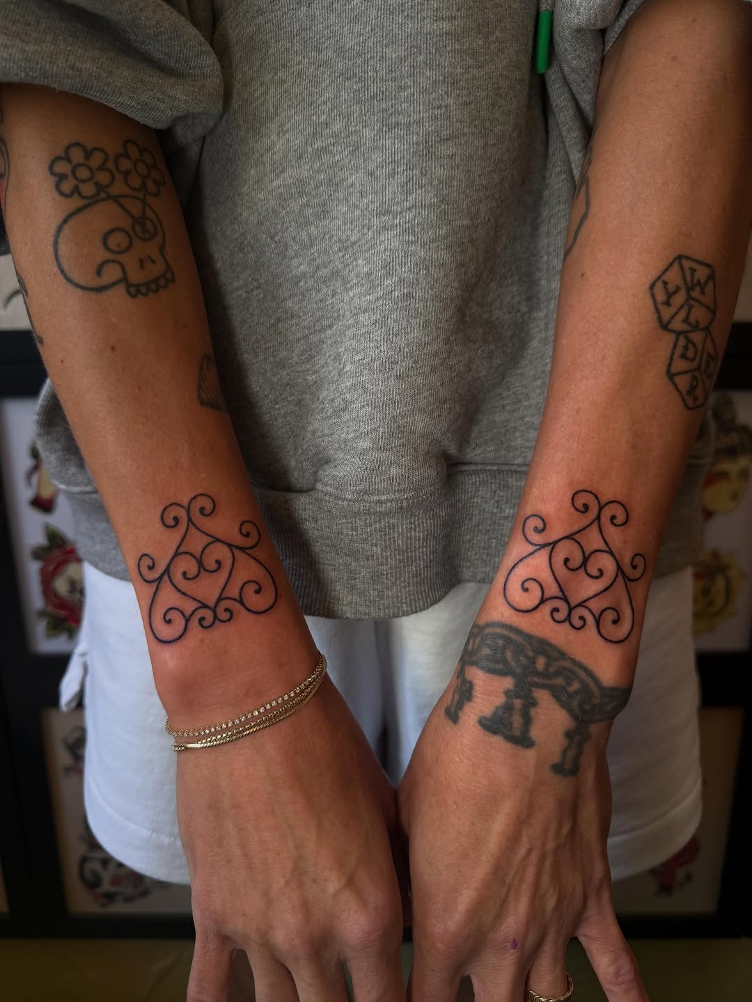 Tattoo by @dojatatt — illustrative, geometric