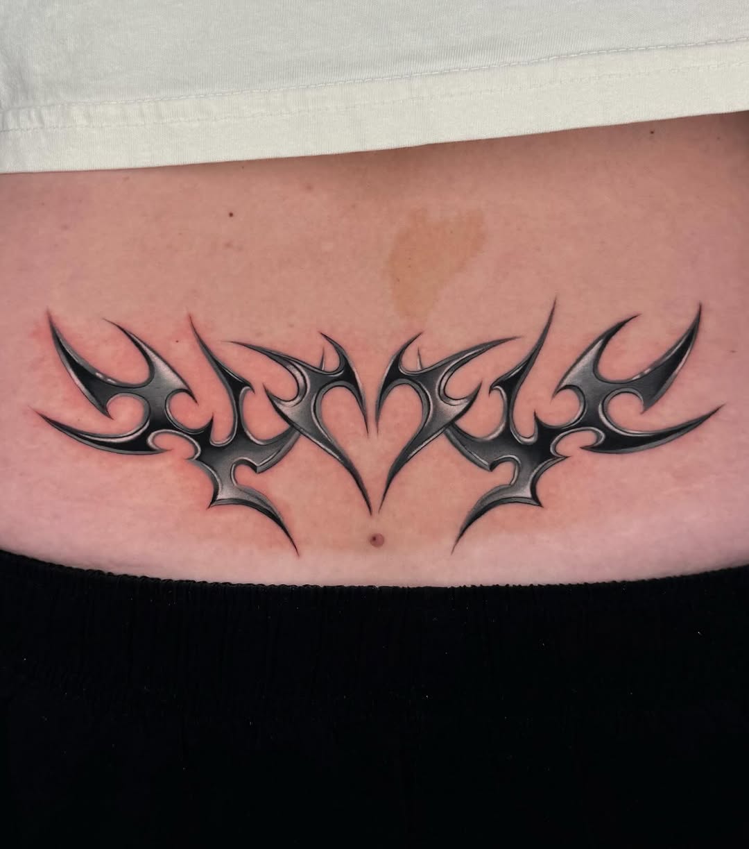 Tattoo by @melanytattoos — blackwork