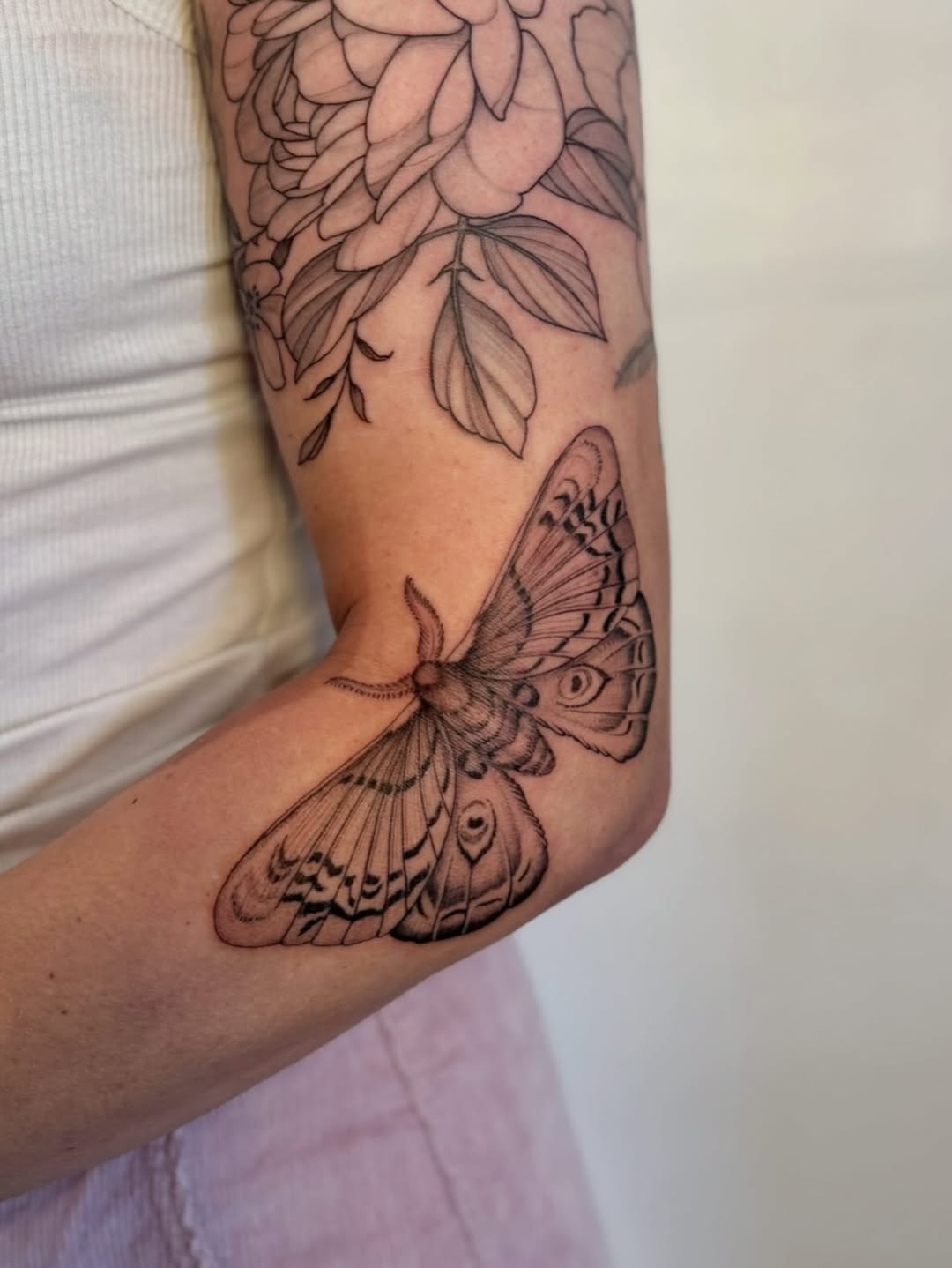 Tattoo by @liannadefleur โ black_and_grey, realism