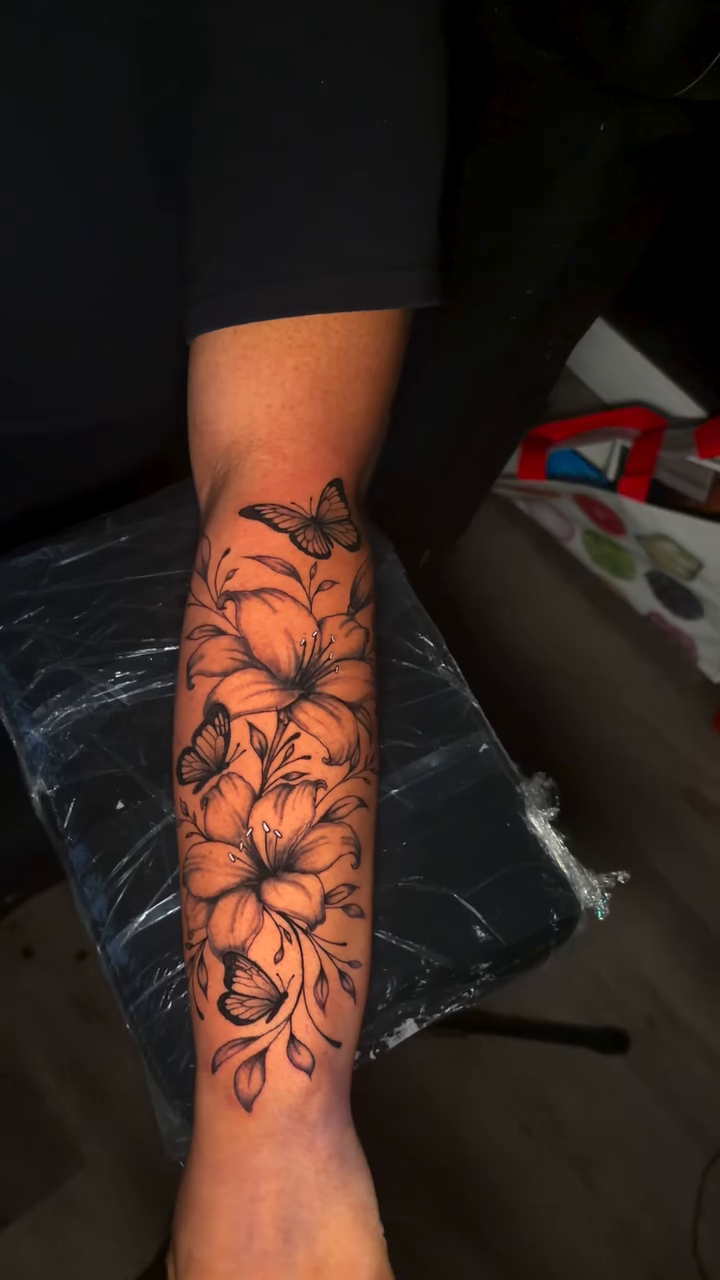 Tattoo by @getmoneetattz โ black_and_grey