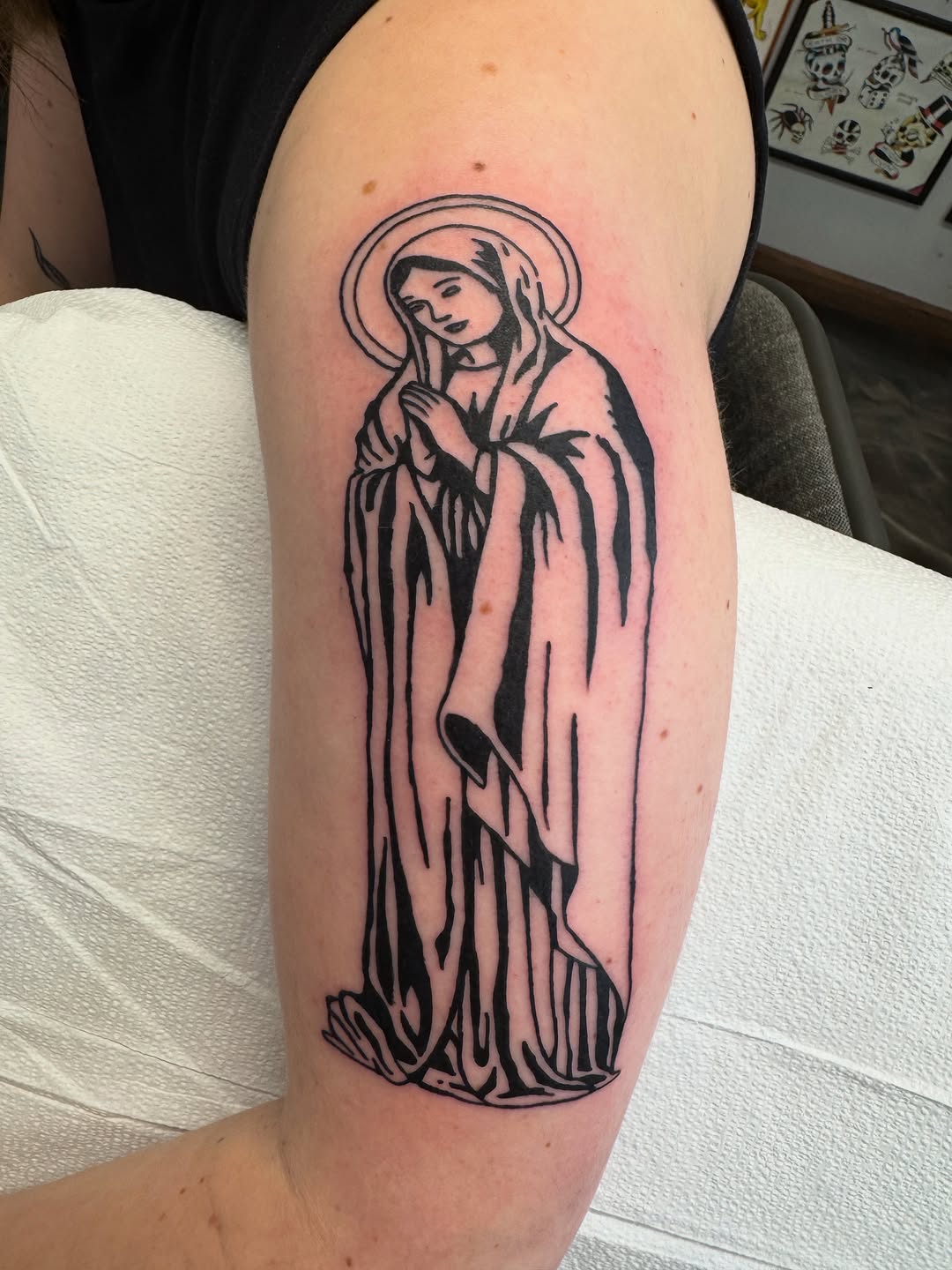 Tattoo by @notmikewilson โ black_and_grey, chicano