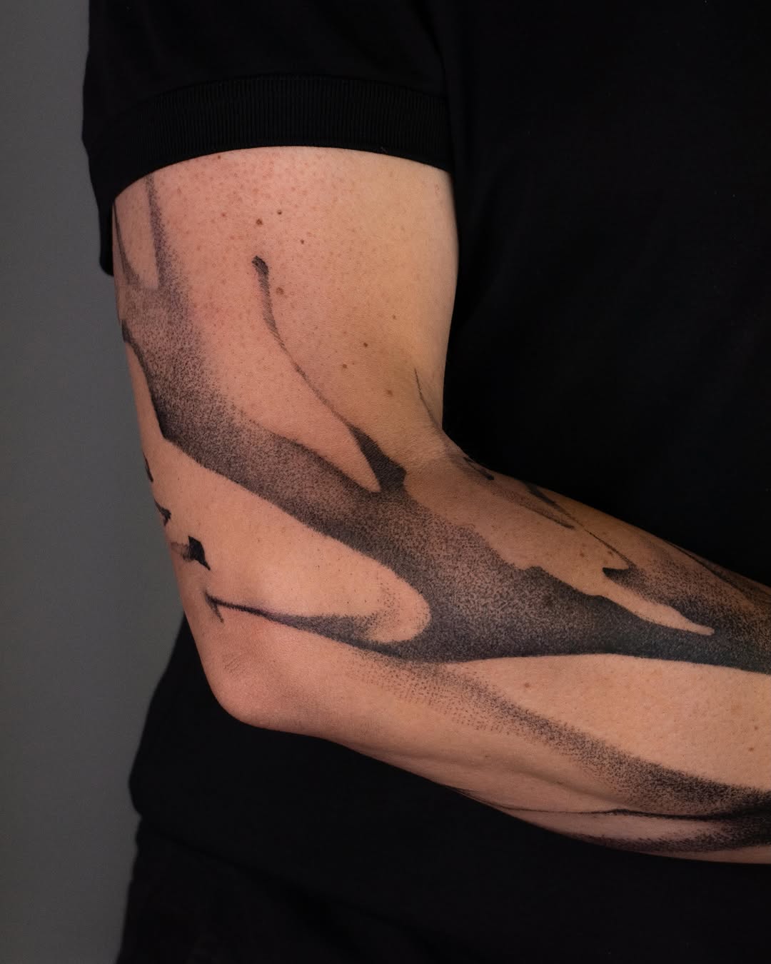 Tattoo by @pietromoleti — blackwork, dotwork
