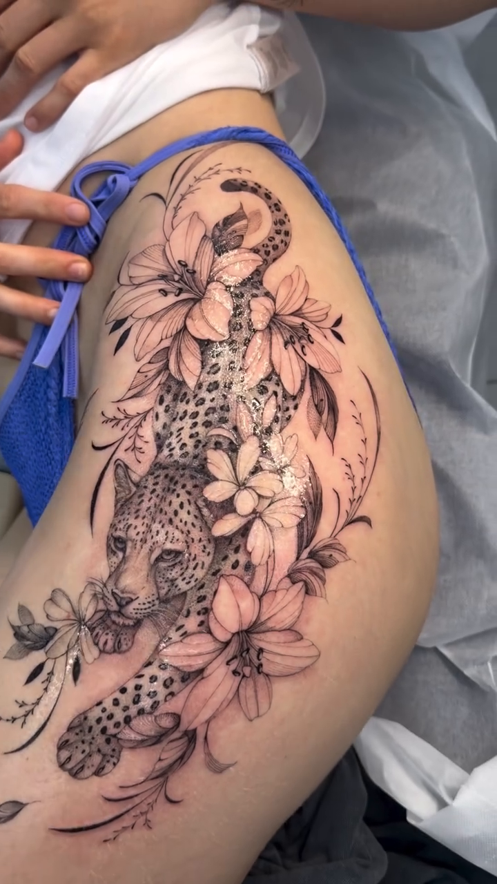 Tattoo by @allisson.lestudion20 — fine_line, realism