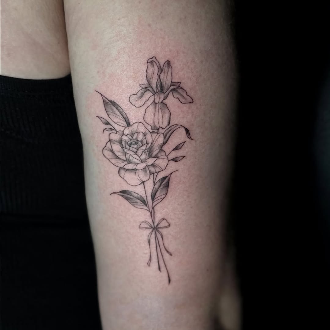 Tattoo by @faerie_rot_ โ fine_line, black_and_grey