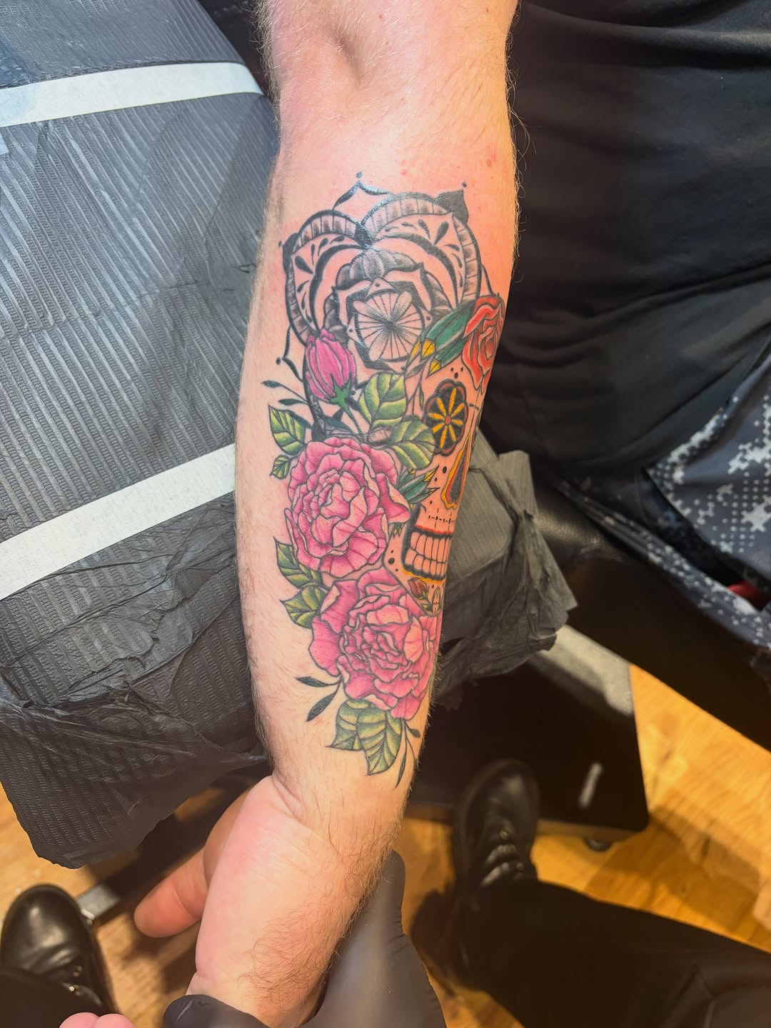 Tattoo by @em_pene — illustrative, realism