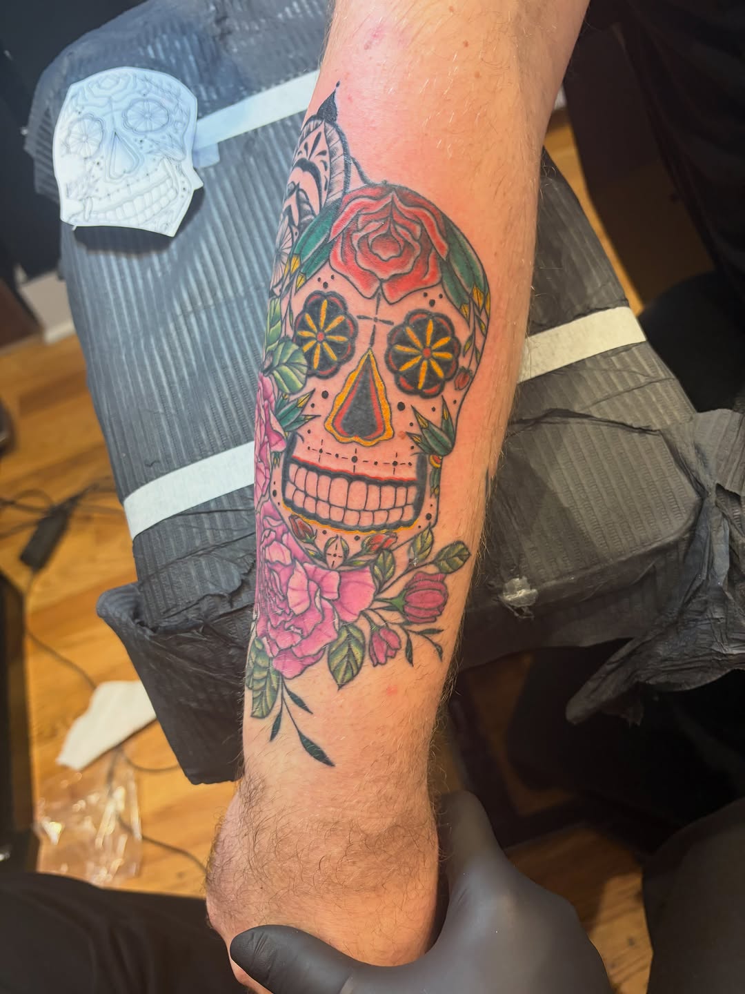 Tattoo by @em_pene — illustrative, realism