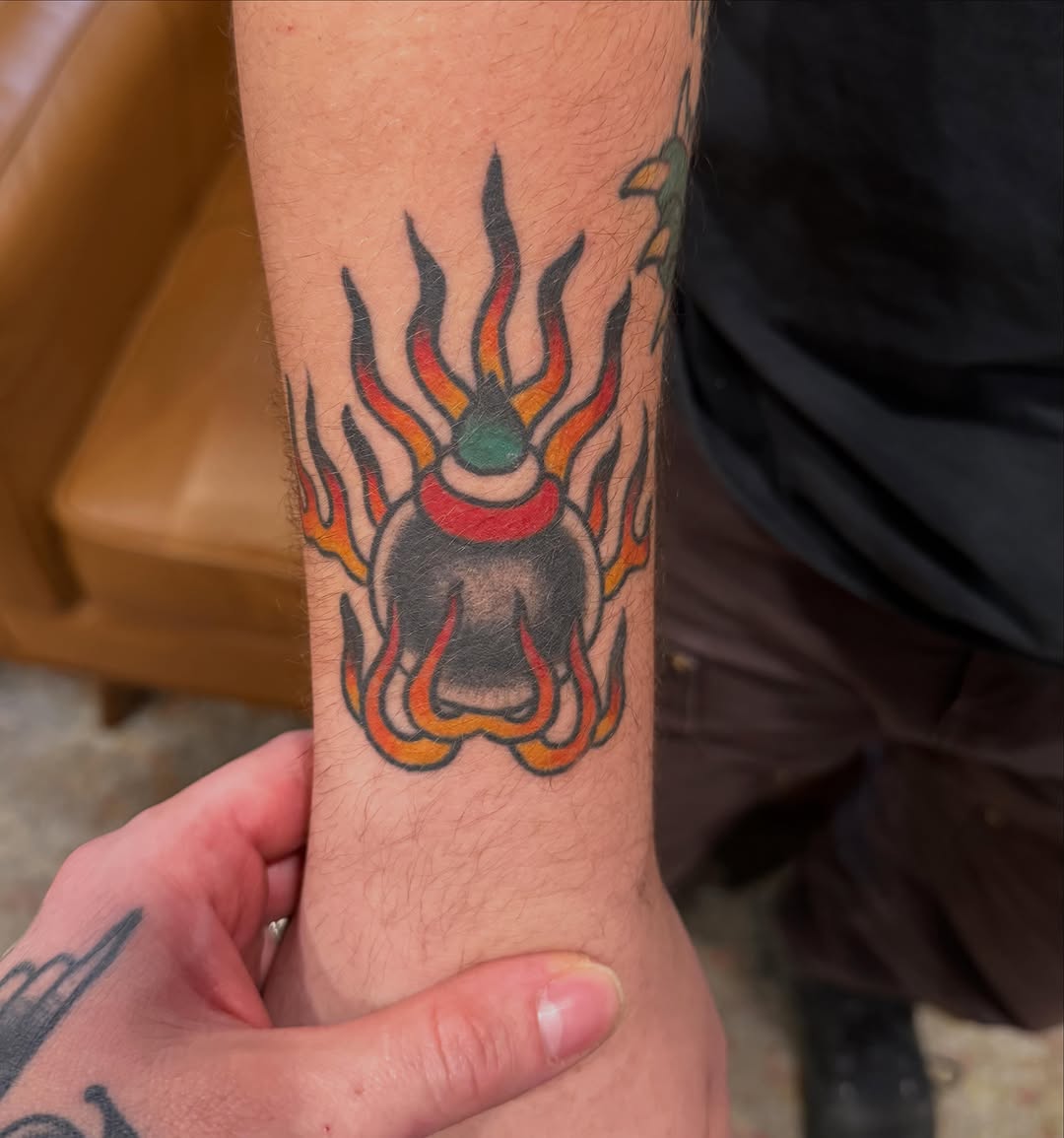 Tattoo by @twodeadfeet — american_traditional, illustrative