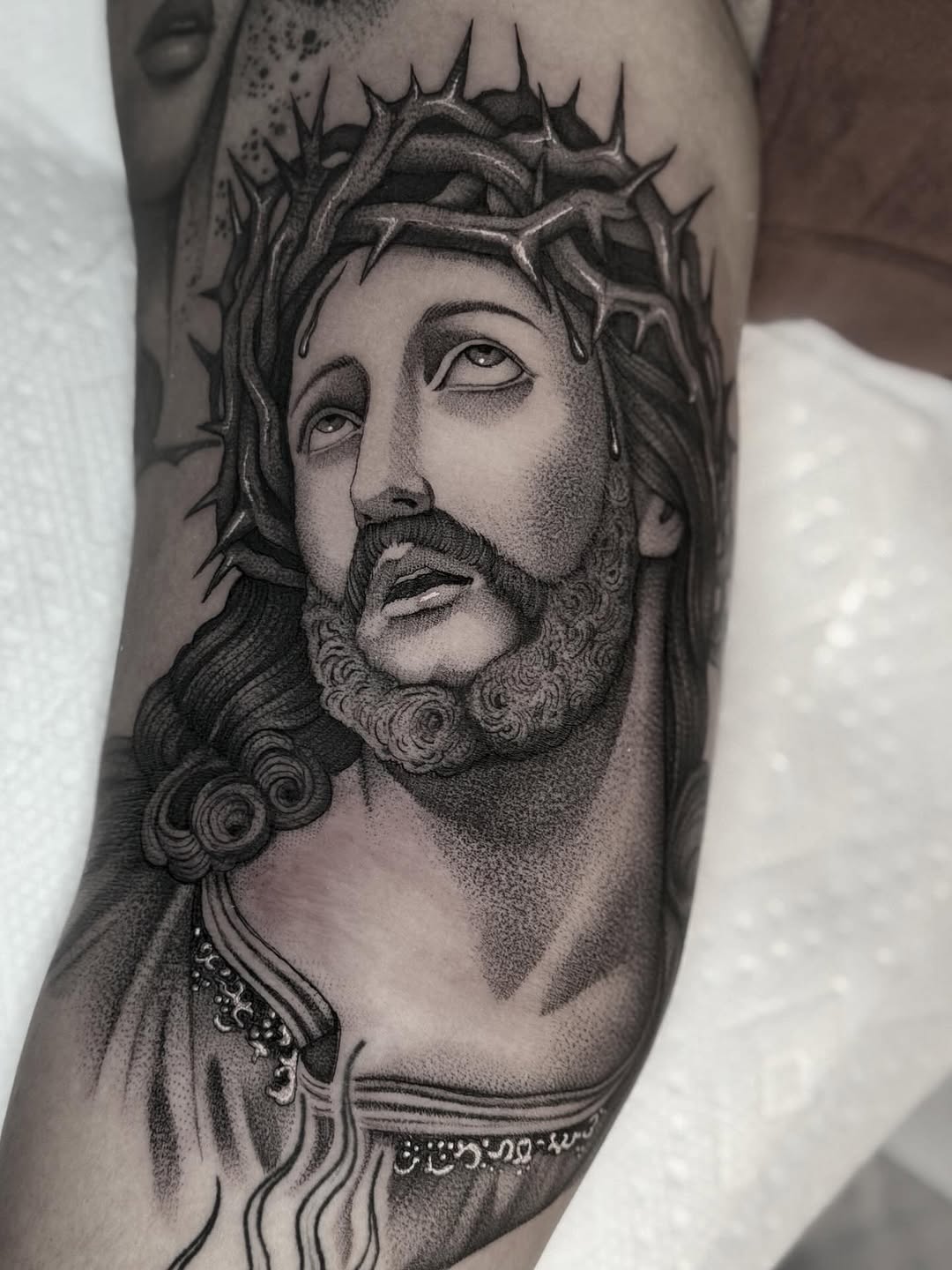 Tattoo by @lunalucerotattoo โ dotwork