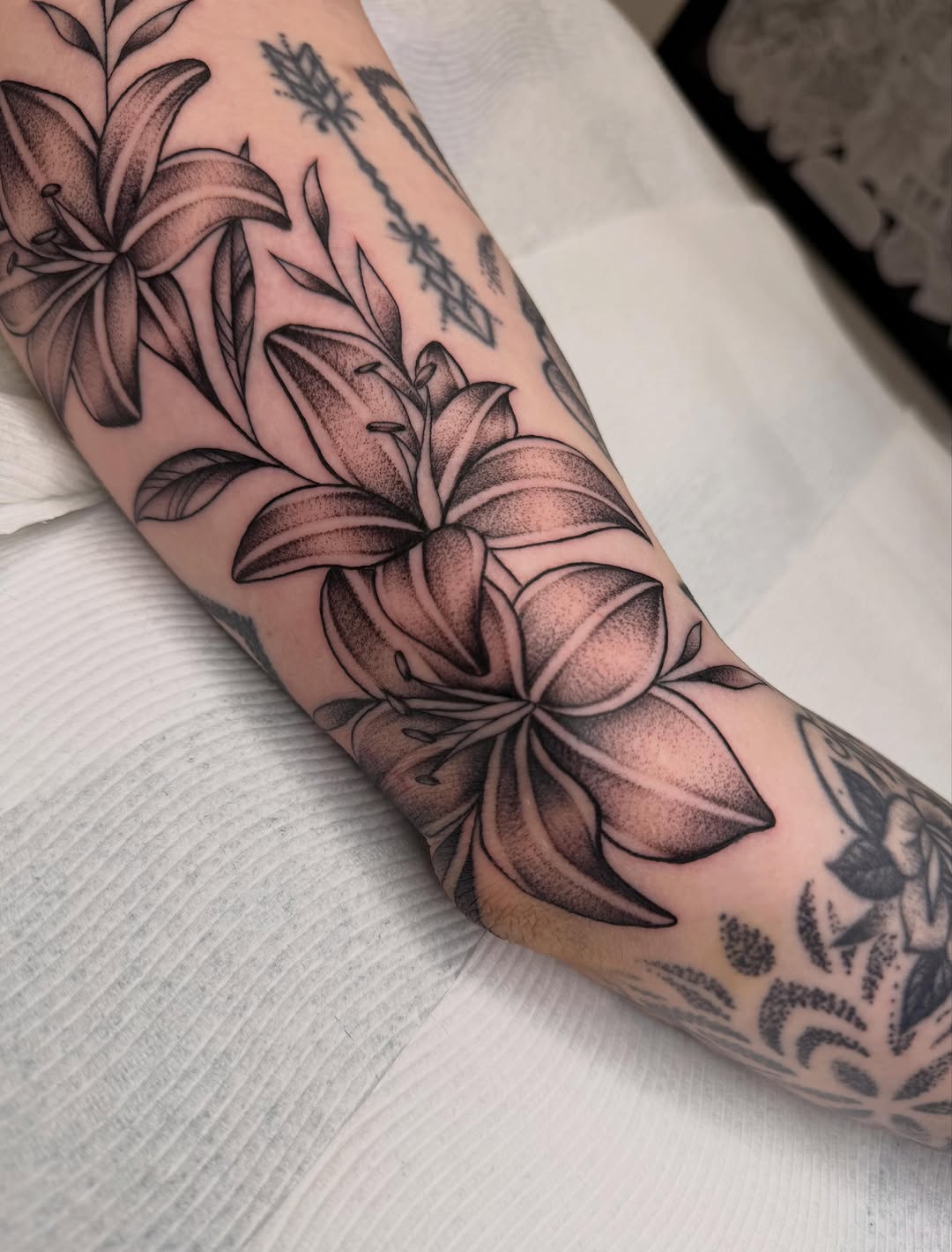 Tattoo by @nadiacallahan โ black_and_grey, dotwork