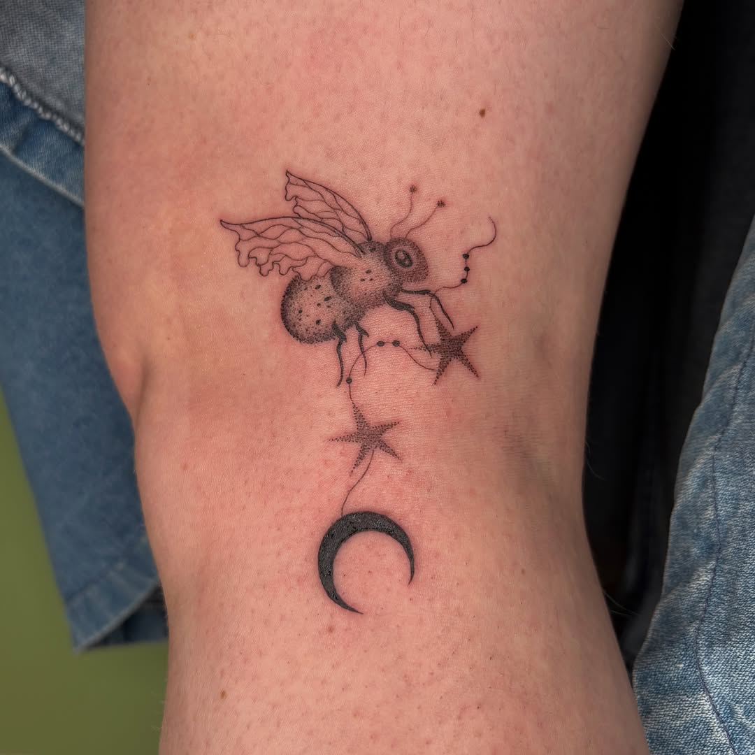 Tattoo by @shybirdtattoo β fine_line