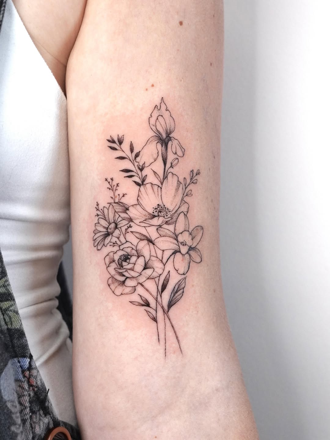Tattoo by @mariannaddking — fine_line, illustrative