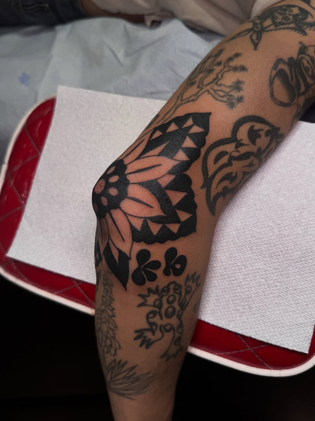 Tattoo by @lilygtattoo β blackwork, geometric