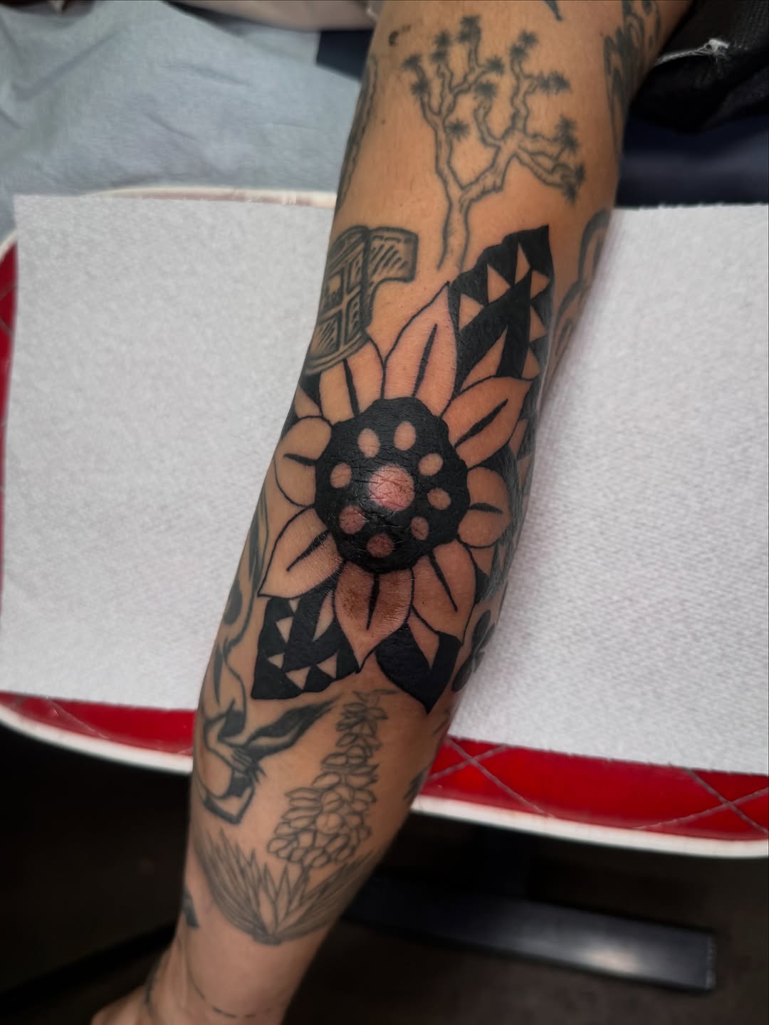 Tattoo by @lilygtattoo β blackwork, geometric