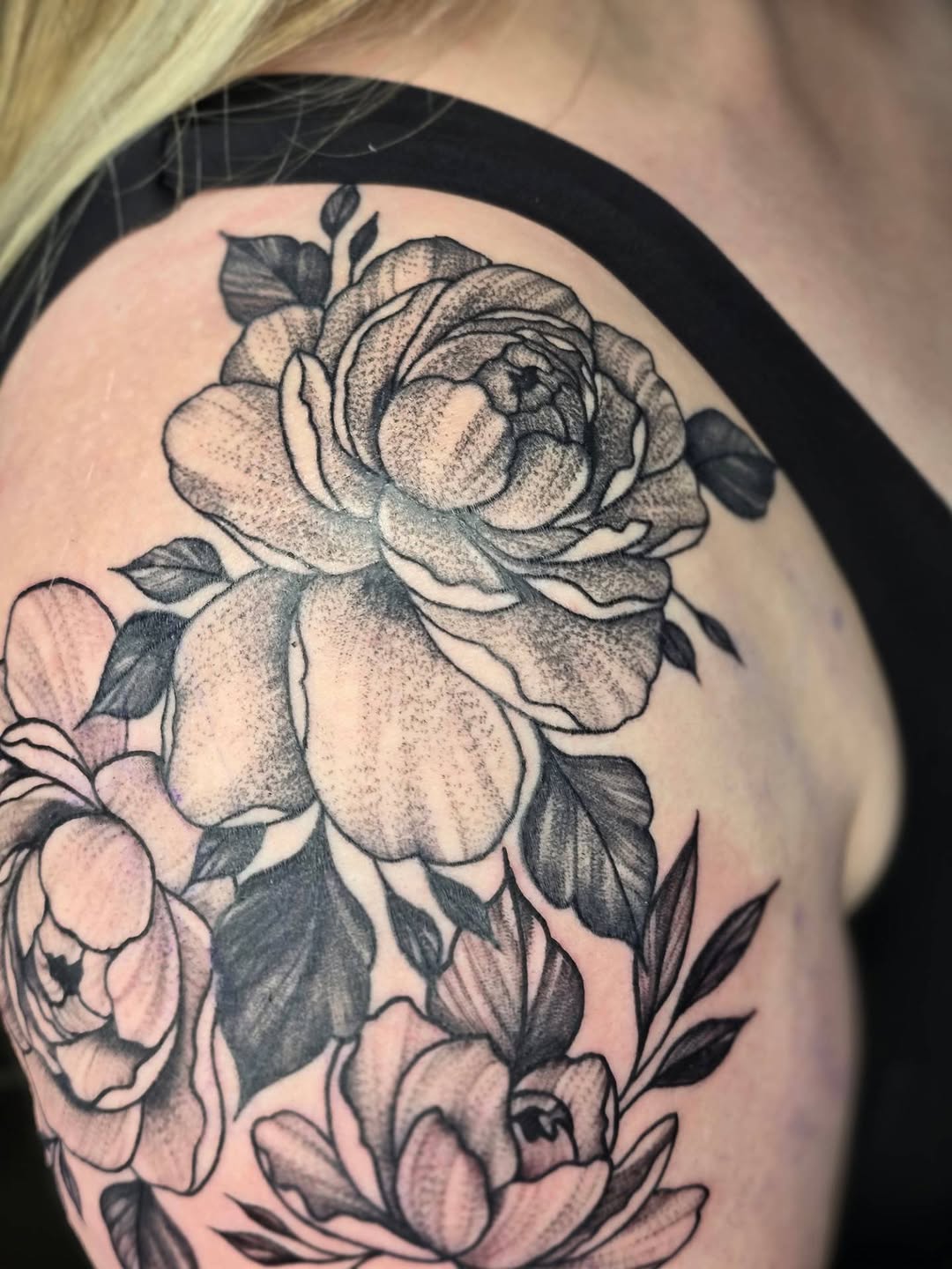 Tattoo by @rachel.tattoos โ black_and_grey, dotwork