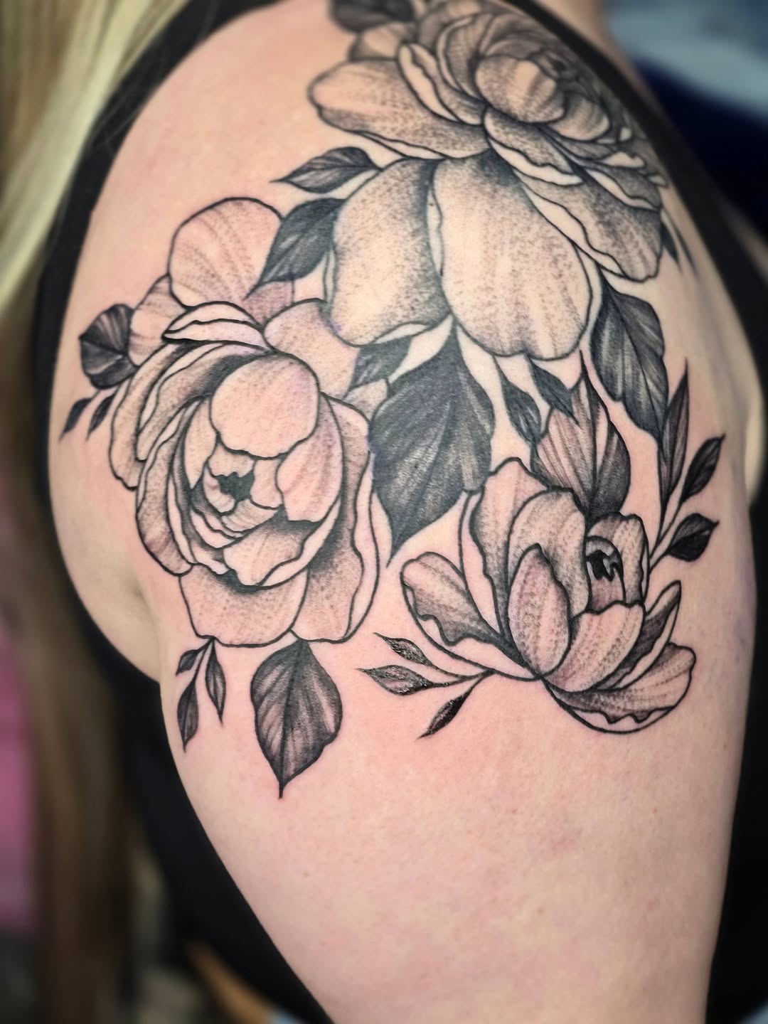 Tattoo by @rachel.tattoos โ black_and_grey, fine_line