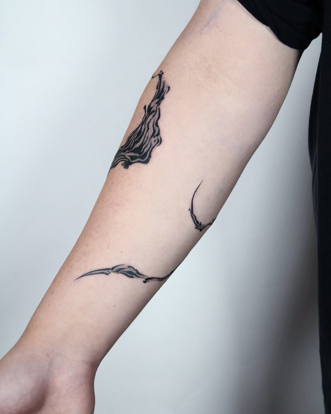 Tattoo by @tatpiaooo — illustrative, blackwork