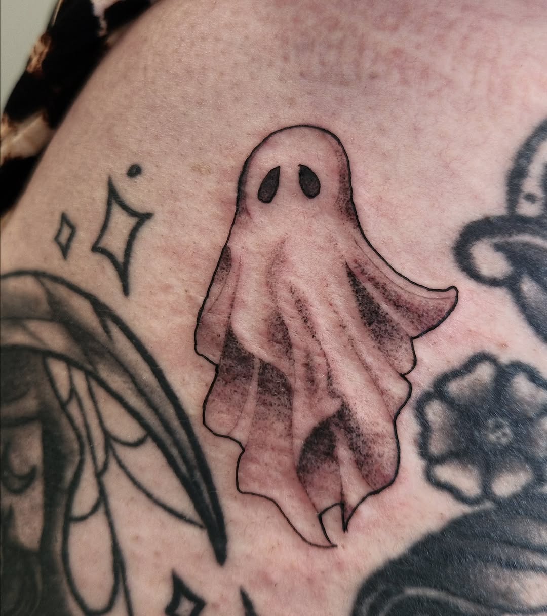 Tattoo by @art.by.robyn — black_and_grey, fine_line