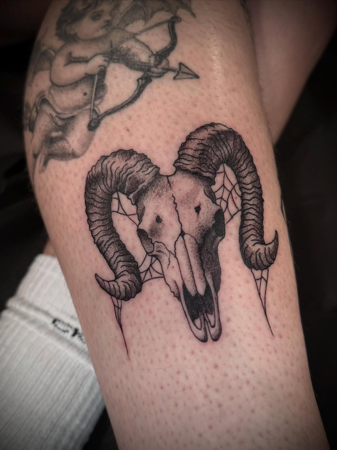 Tattoo by @thundercvt — black_and_grey