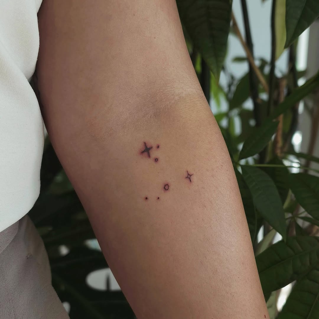 Tattoo by @atelier156.tattoo โ fine_line, minimalist