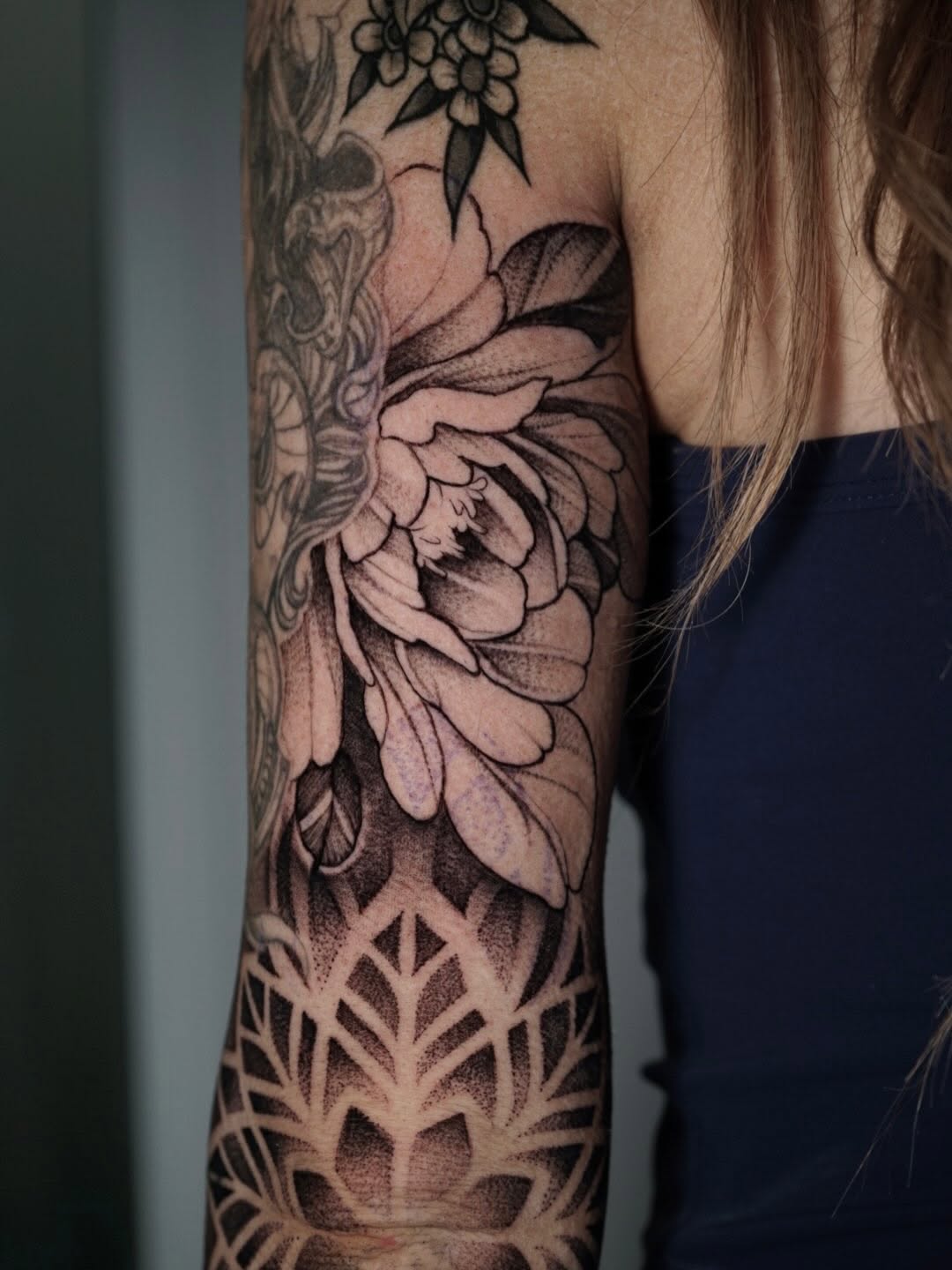Tattoo by @sabstatts — black_and_grey, illustrative