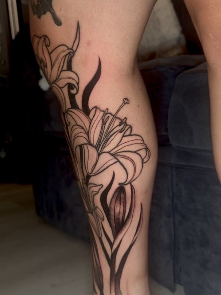 Tattoo by @giigiitatts — black_and_grey