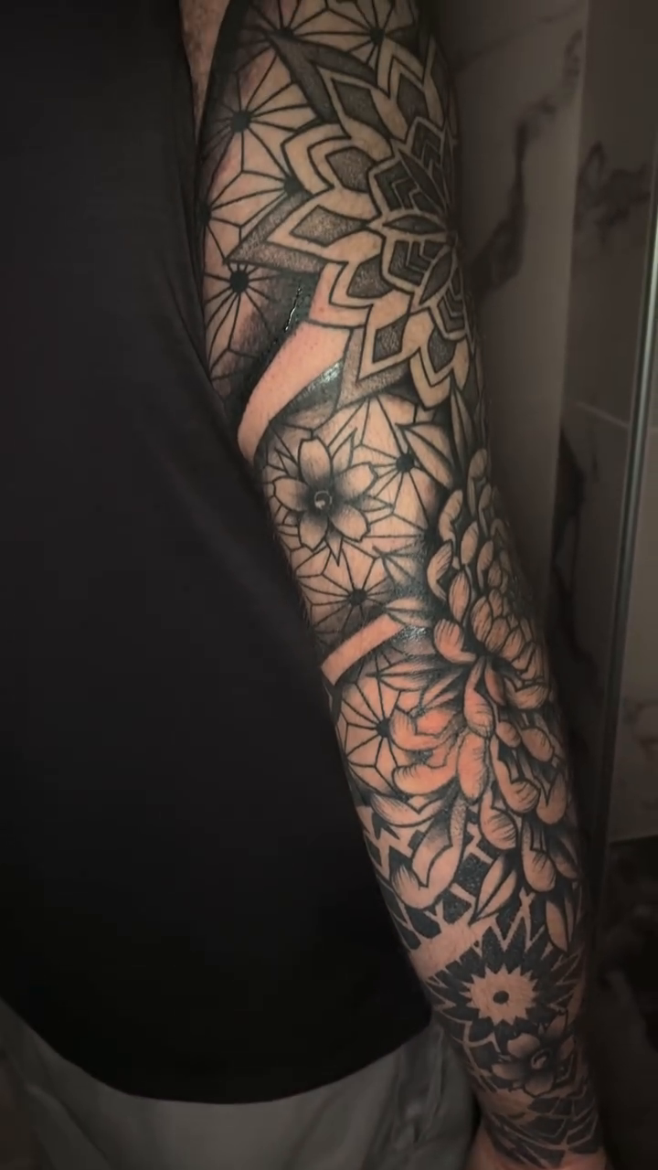 Tattoo by @flores_tattoosss β geometric, dotwork