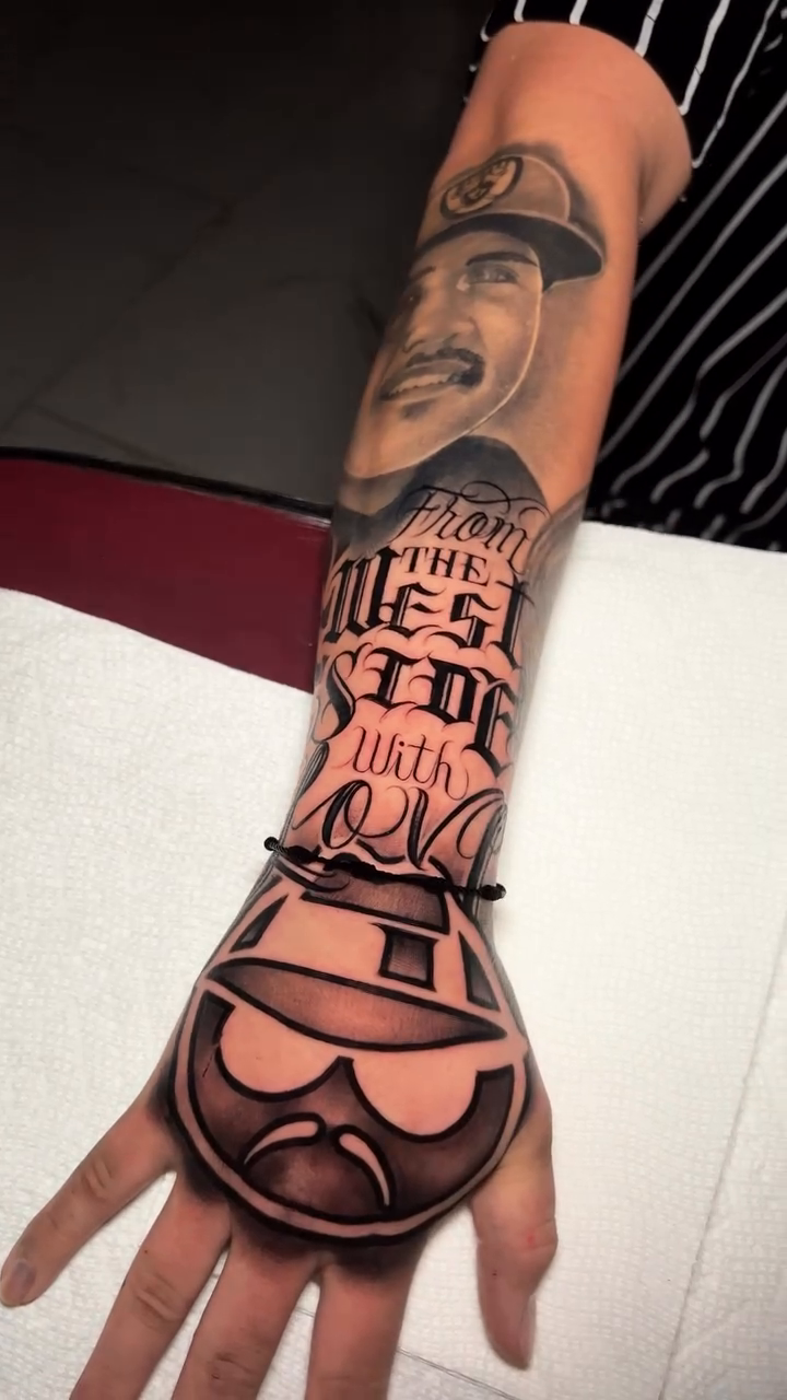 Tattoo by @elfamosoflames — black_and_grey