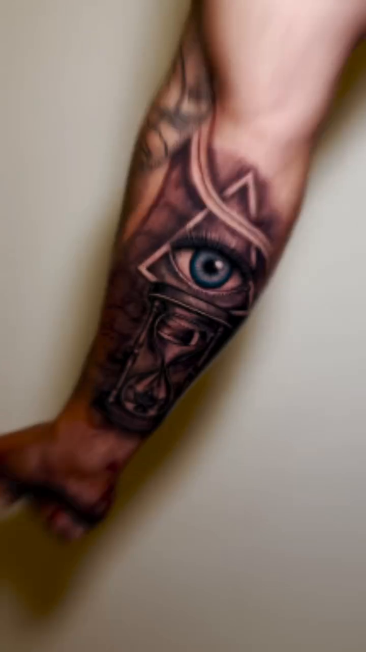 Tattoo by @tenaciousdiip โ black_and_grey, illustrative