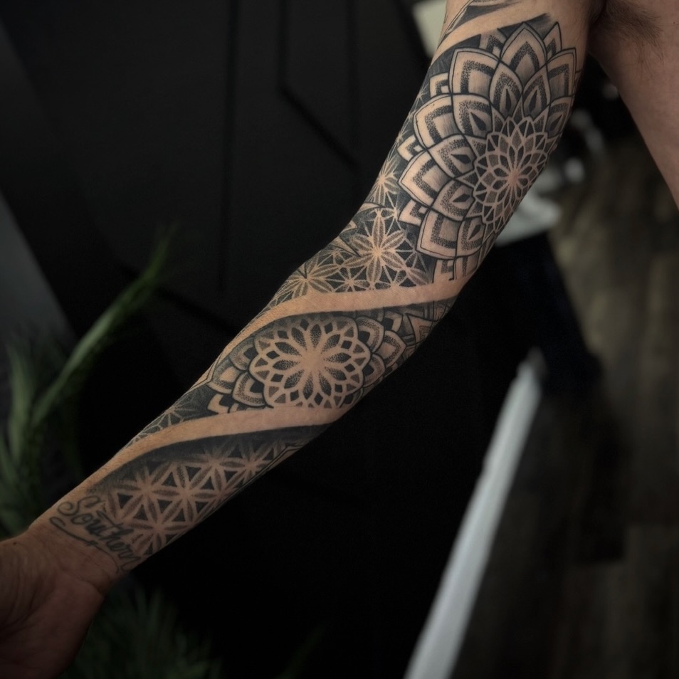 Tattoo by @paul_schnellmynuts — geometric, dotwork