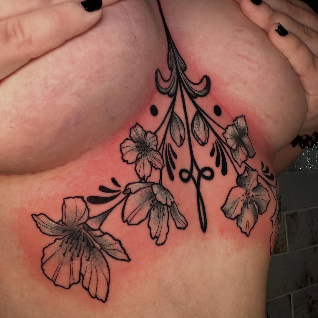 Tattoo by @lajirafa_tattoo — fine_line