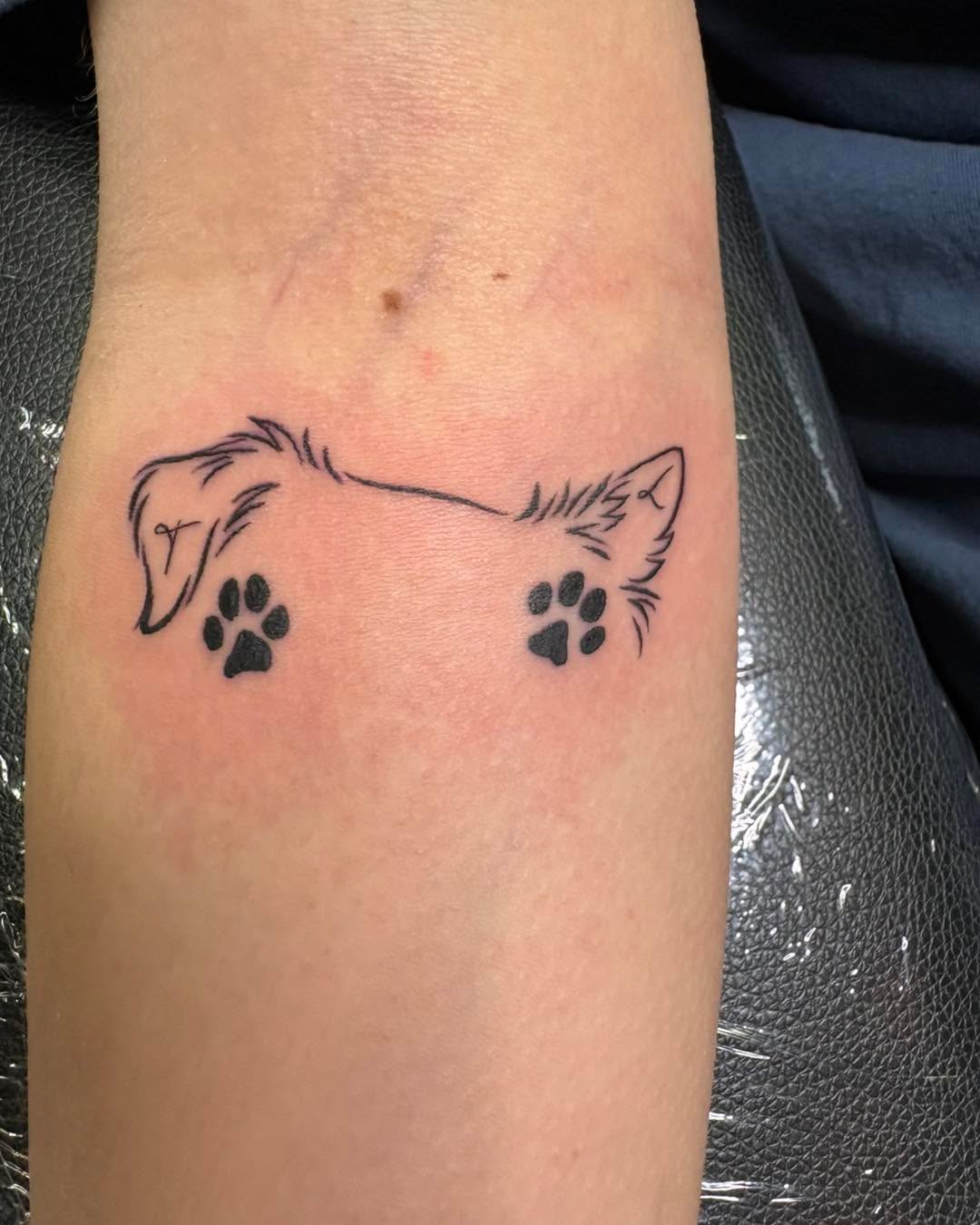 Tattoo by @sarahsmiletattoo โ fine_line, illustrative