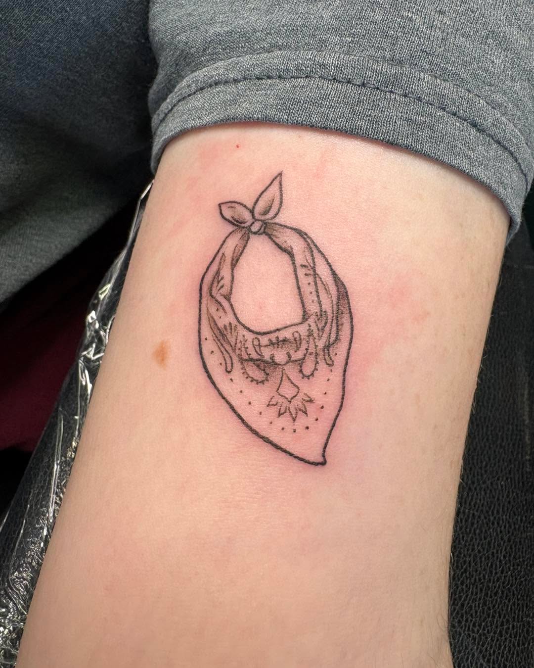 Tattoo by @sarahsmiletattoo โ illustrative, fine_line