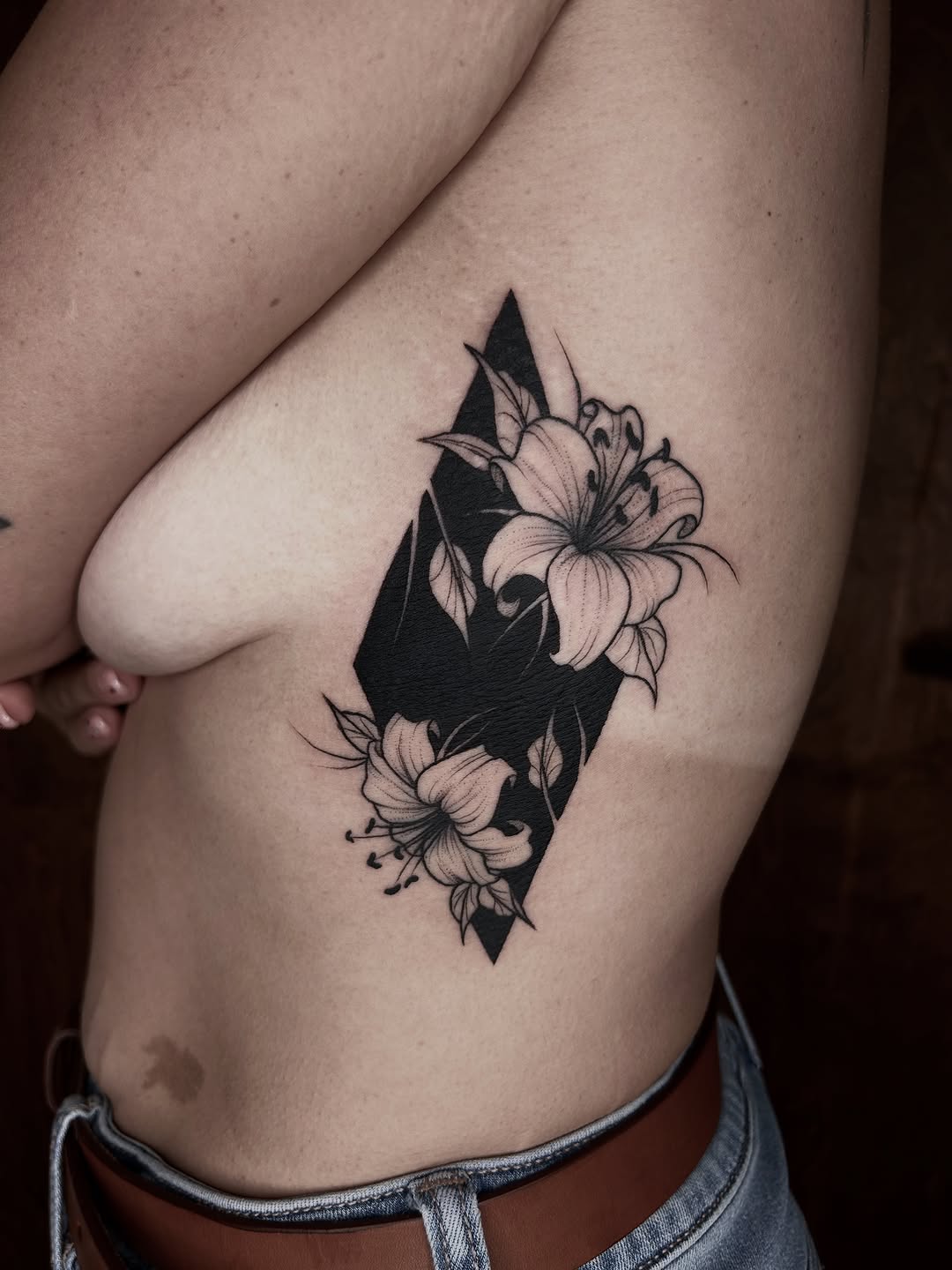Tattoo by @savmaxtatz โ black_and_grey, fine_line