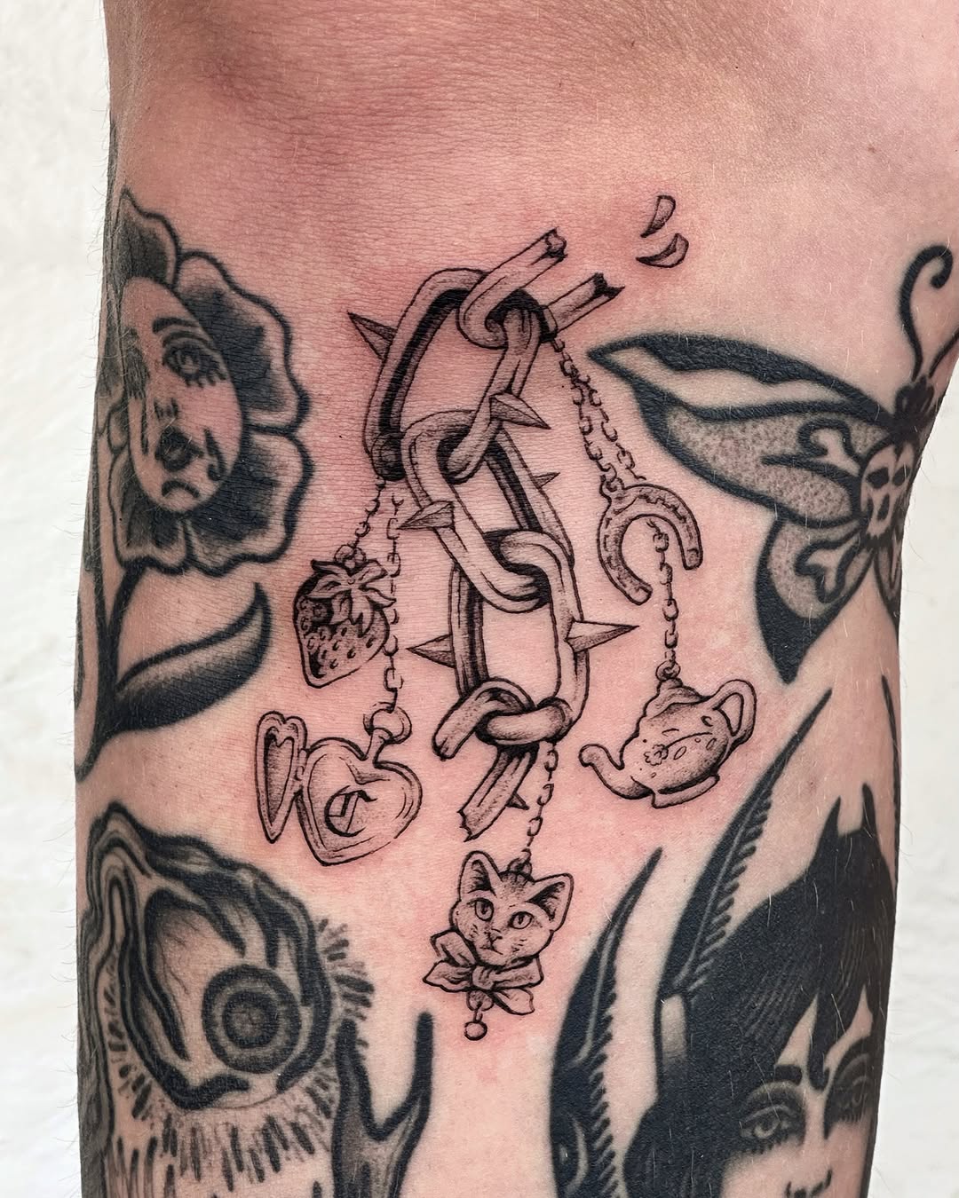 Tattoo by @ornatebones β black_and_grey
