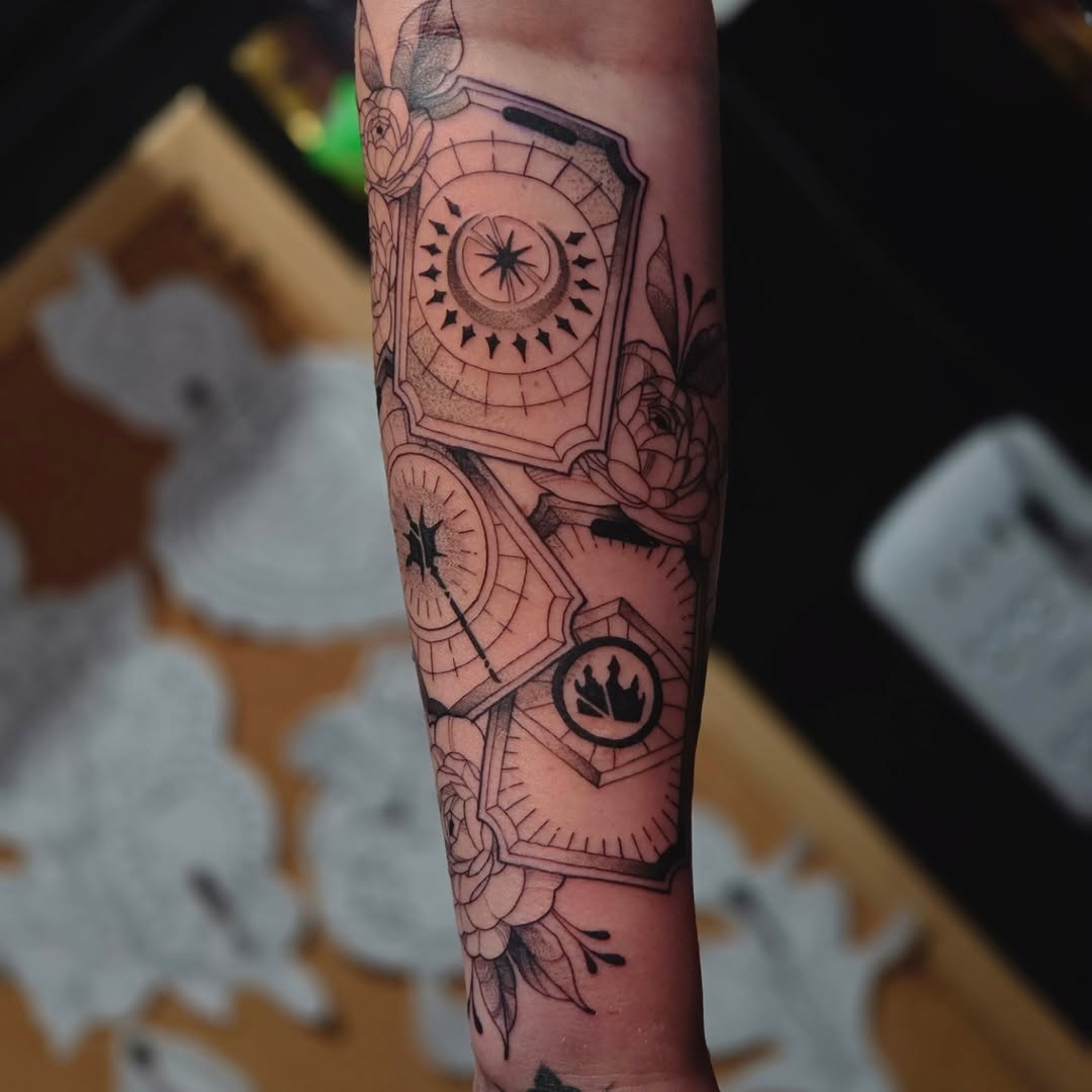 Tattoo by @mimmsytattoo — black_and_grey, geometric