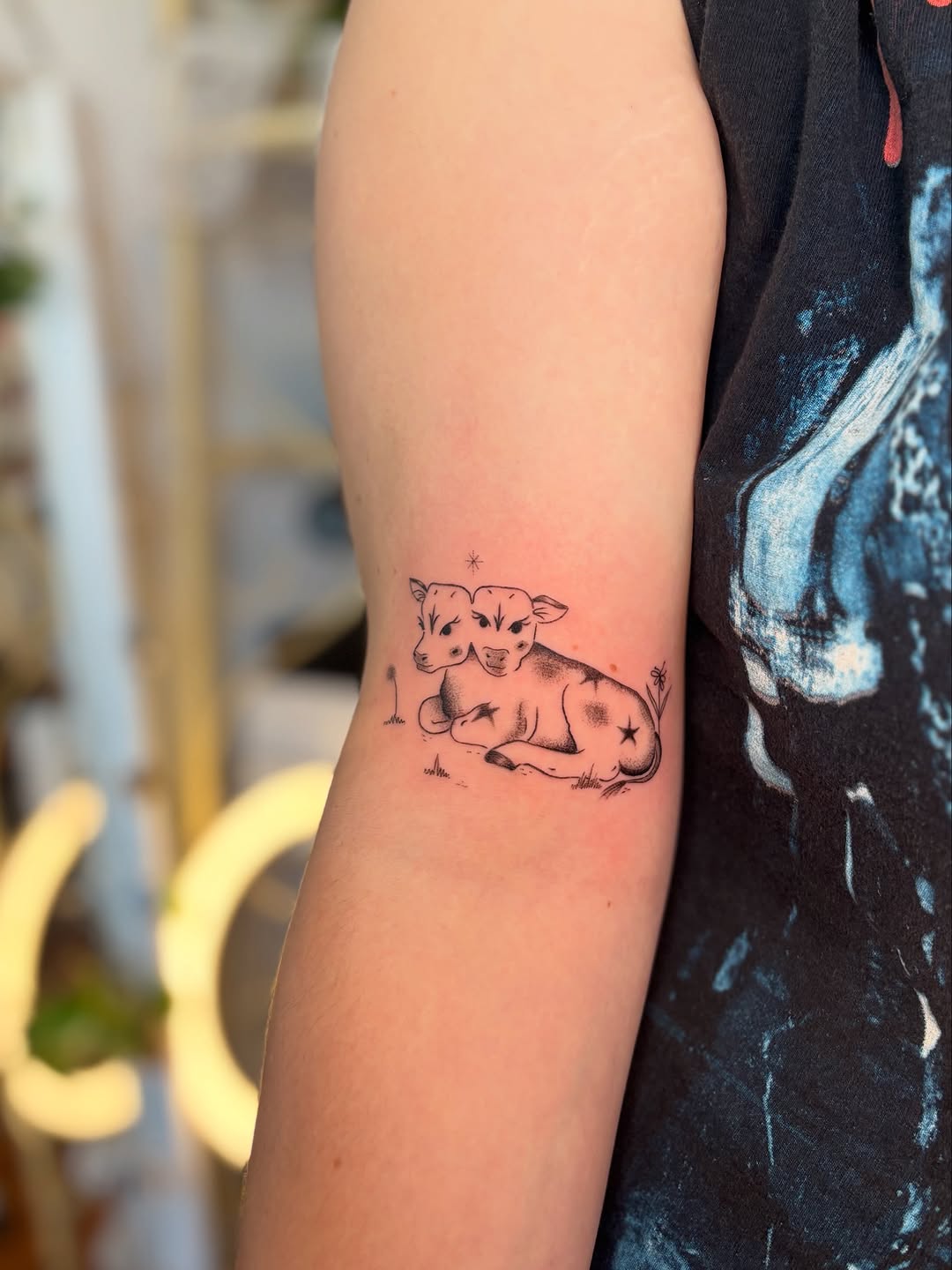 Tattoo by @sunshineyellowtattoos โ fine_line