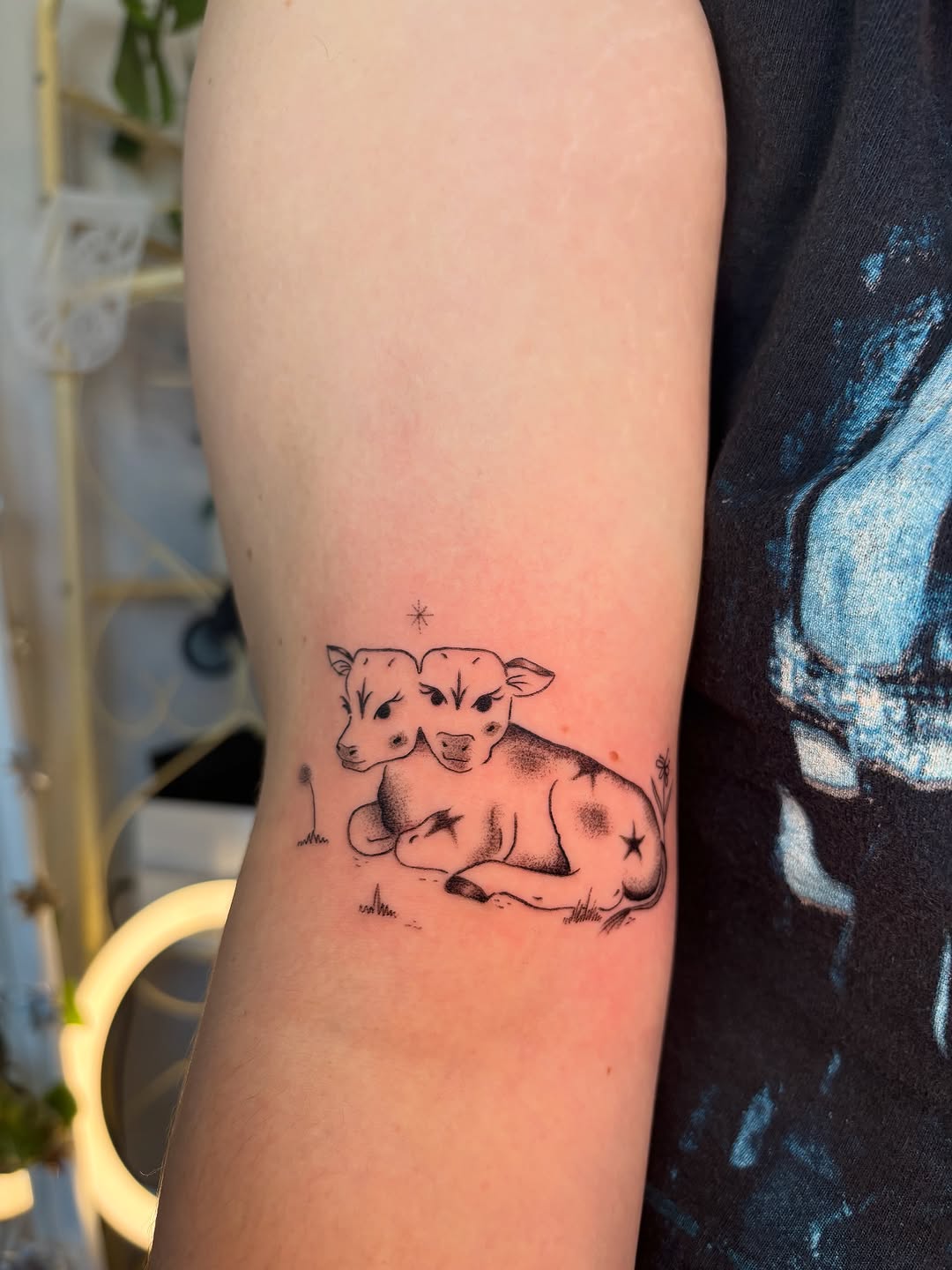 Tattoo by @sunshineyellowtattoos โ dotwork