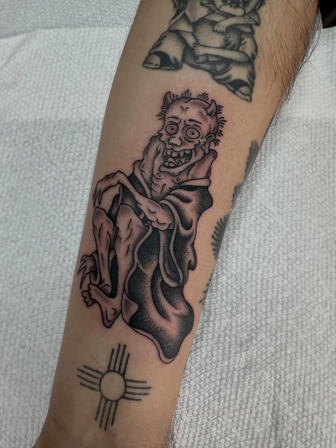 Tattoo by @lijxmachina — american_traditional, black_and_grey