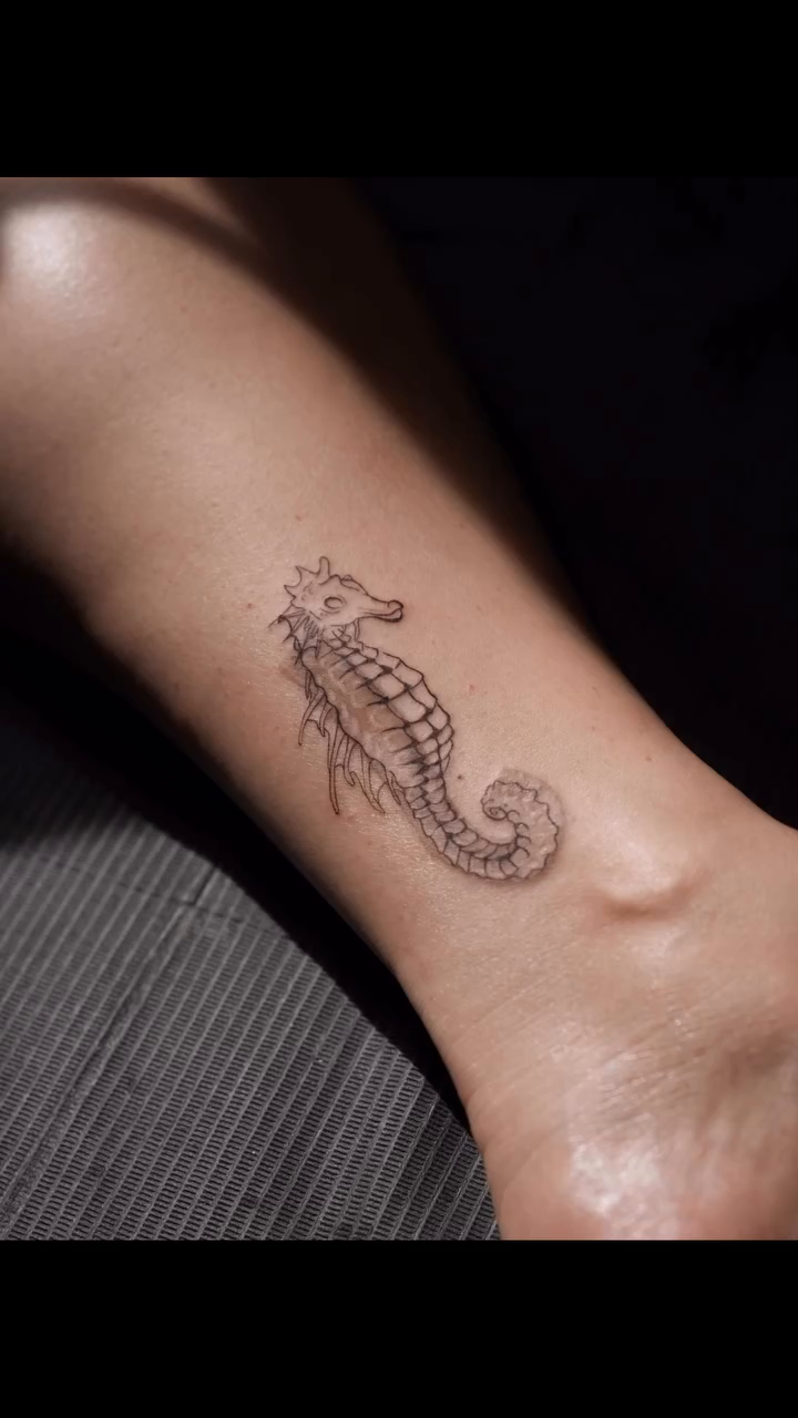 Tattoo by @ashk.tattoos โ fine_line