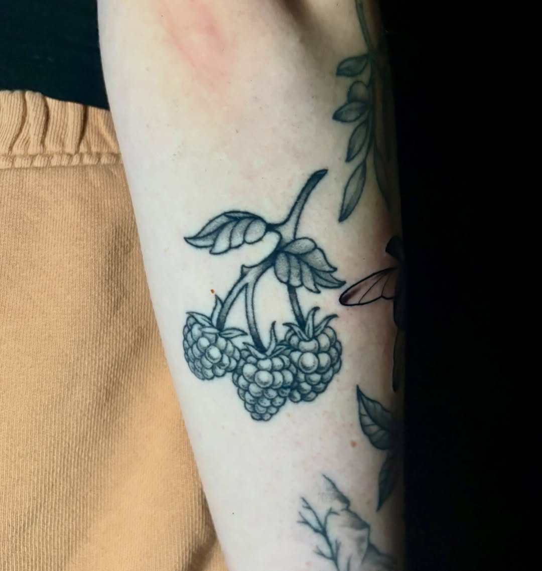 Tattoo by @ugghhhkylie — fine_line, black_and_grey