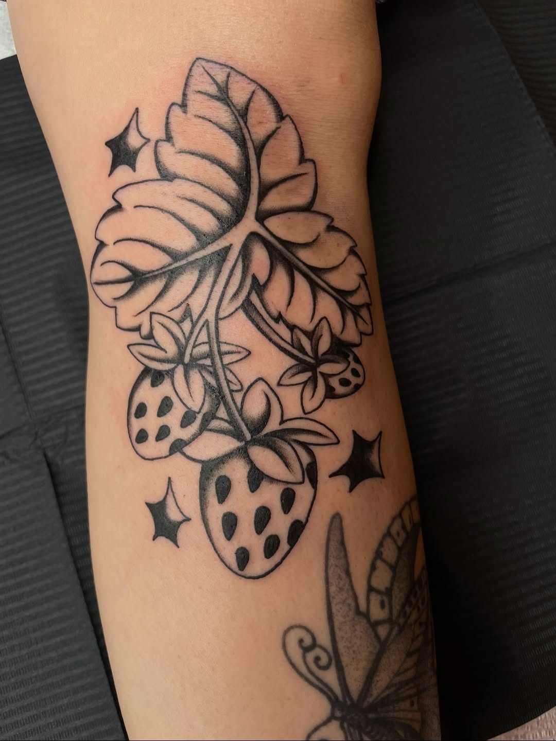 Tattoo by @swamp.blossom ā blackwork